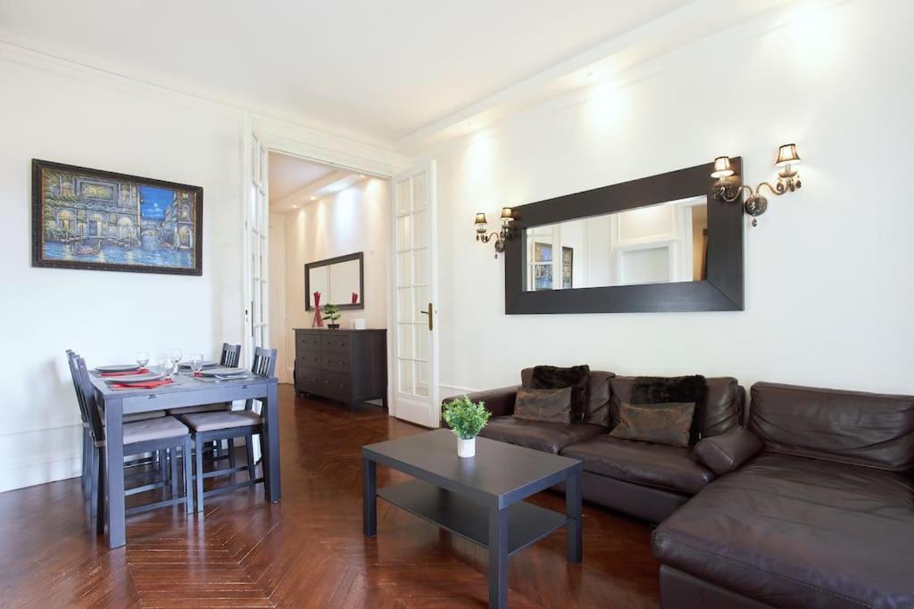 Charming Parisian Flat With Eiffel Tower Views