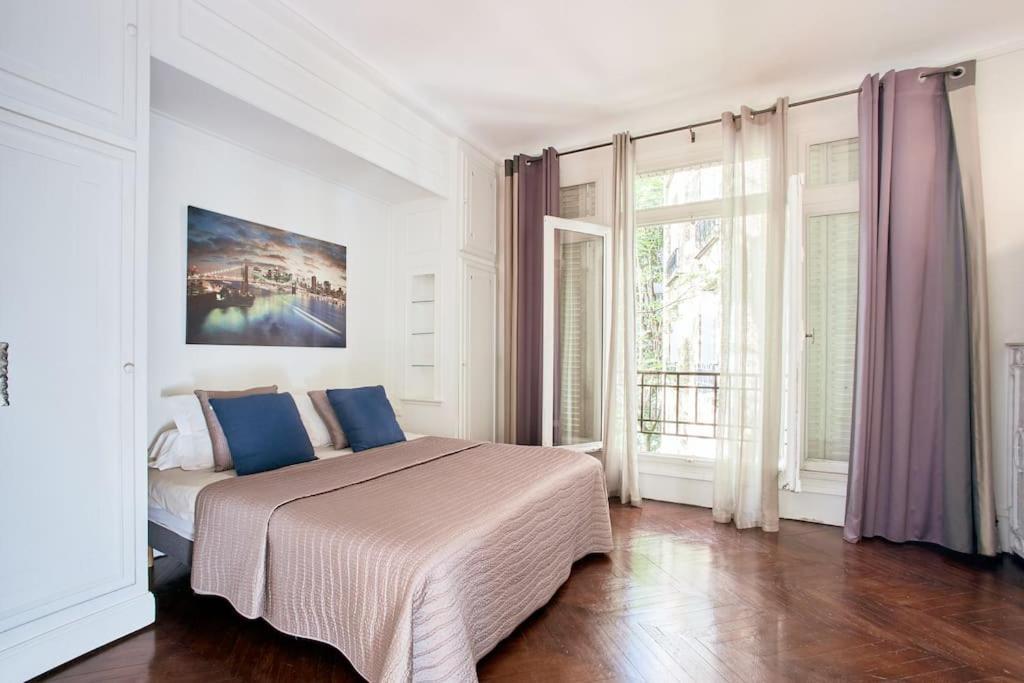 Apartment Charming Parisian Flat With Eiffel Tower Views