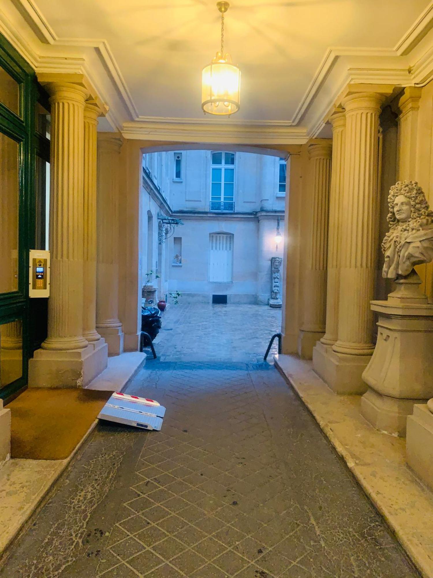 2 Bedrooms - Centre - Champs Elysees * Paris