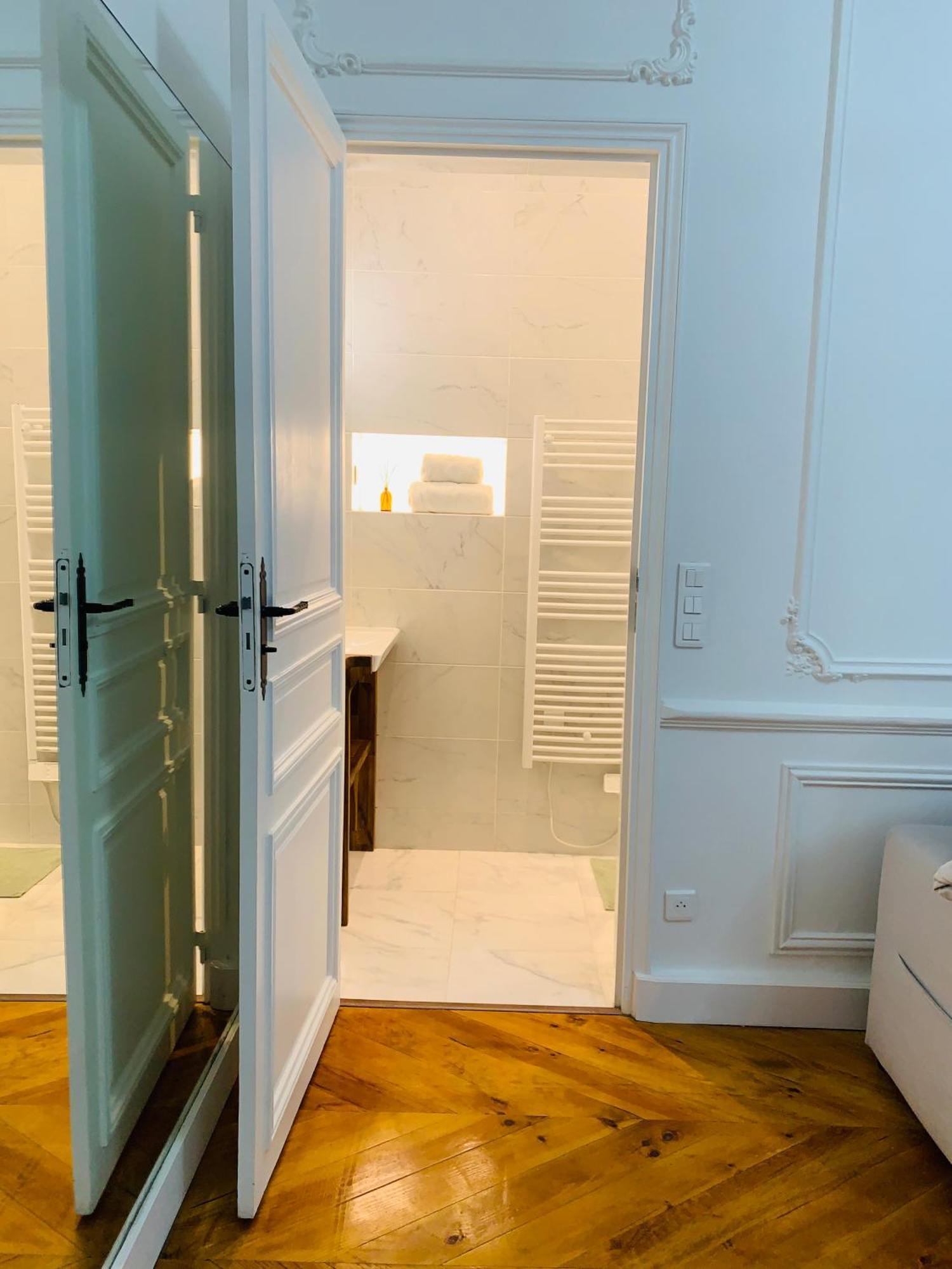 2 Bedrooms - Centre - Champs Elysees * Paris