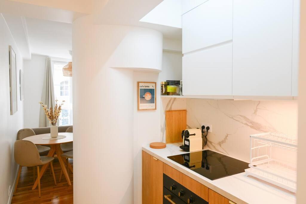 We Parisian The Marais Cozy Apartment
