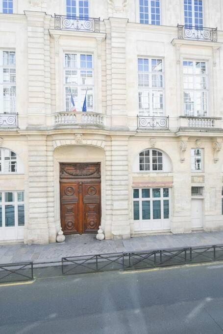 We Parisian The Marais Cozy