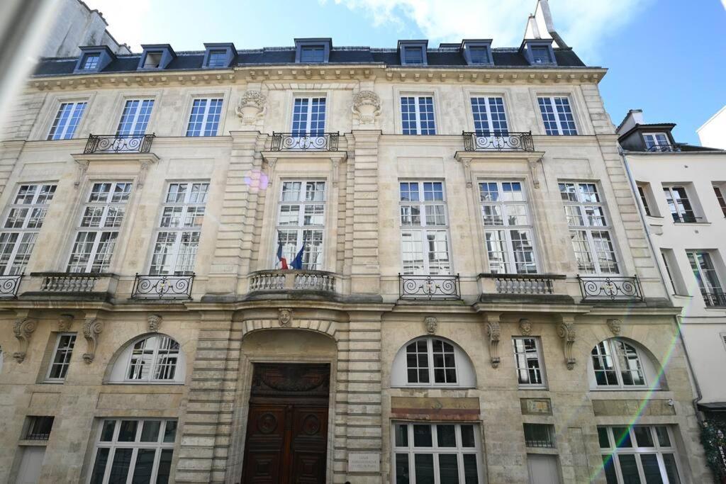 We Parisian The Marais Cozy
