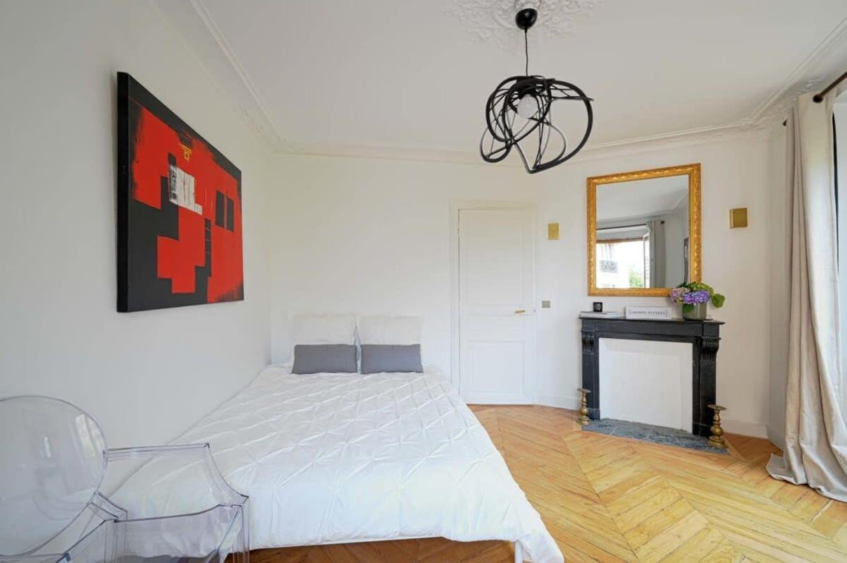 Large Luxury Flat Next To Champs Elysee Apartment *