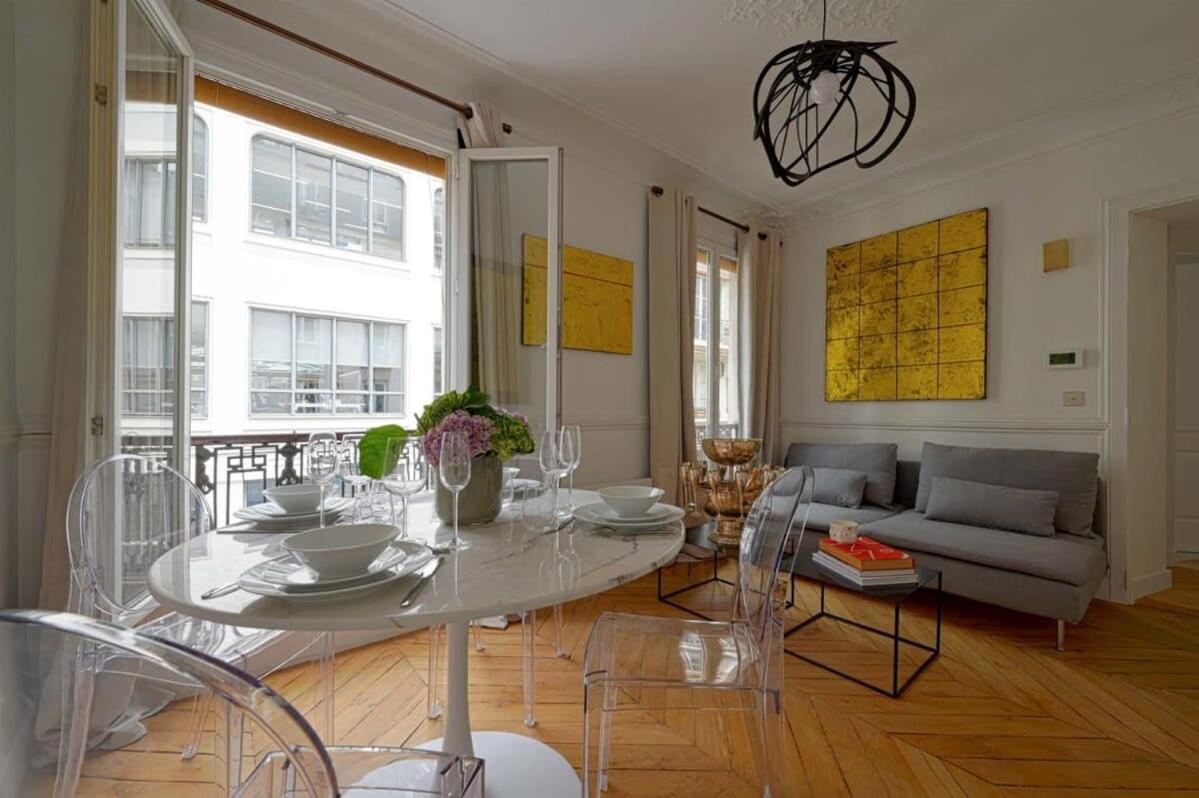 Large Luxury Flat Next To Champs Elysee * Paris