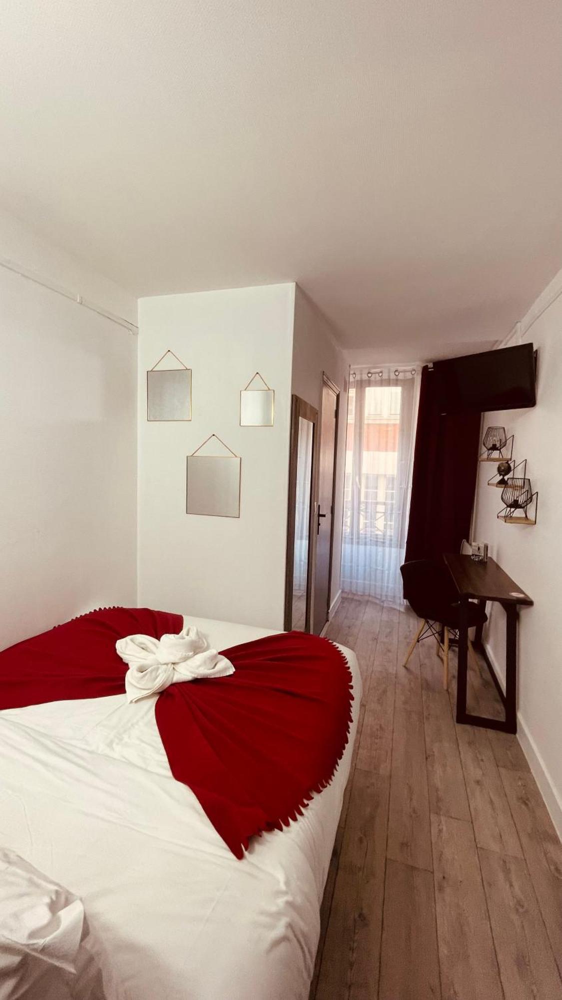 Louvain Hotel *