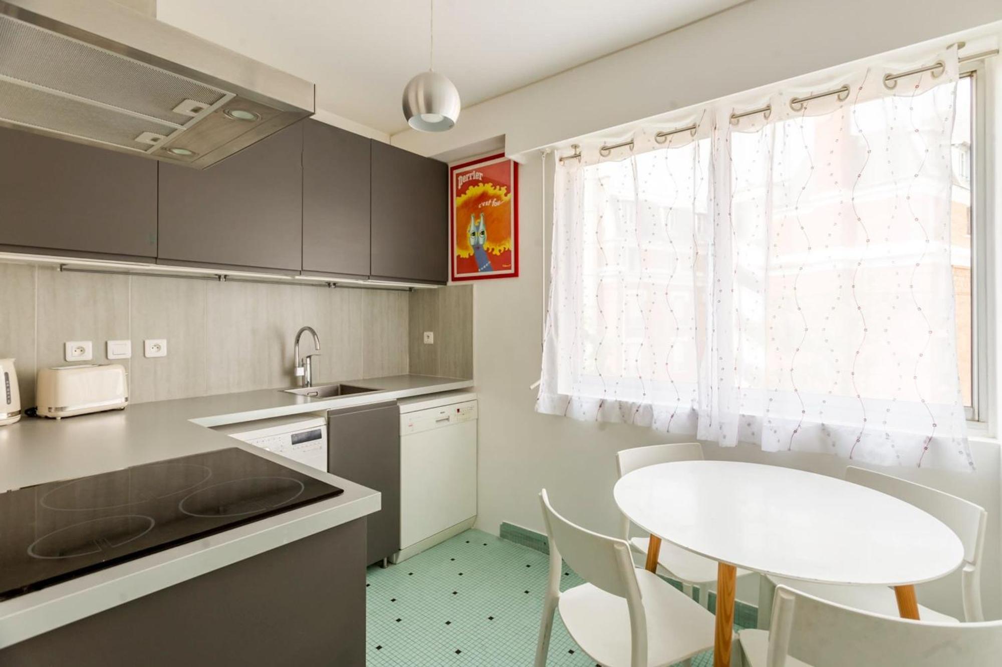 Appartement Eiffel Tower - 2br With Balcony - Cityapartmentstay *