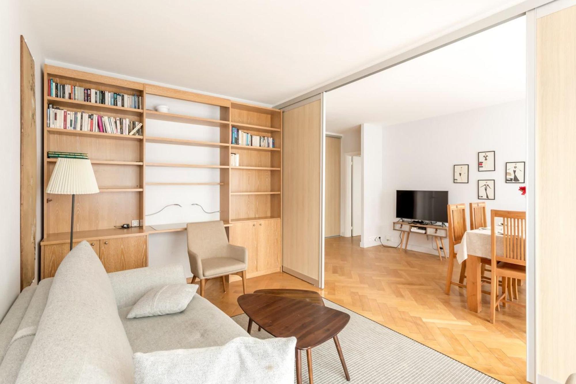 Eiffel Tower - 2br With Balcony - Cityapartmentstay * Paris