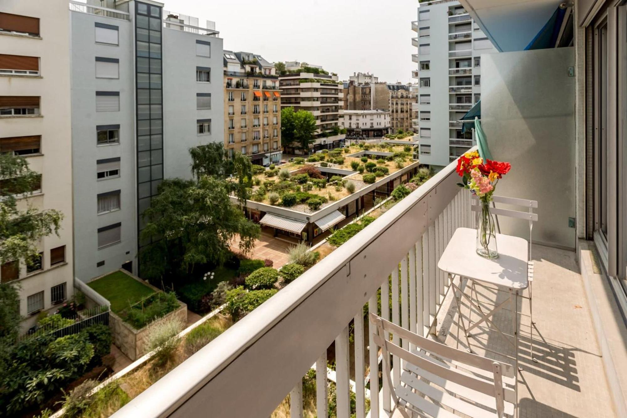 Eiffel Tower - 2br With Balcony - Cityapartmentstay Appartement Paris