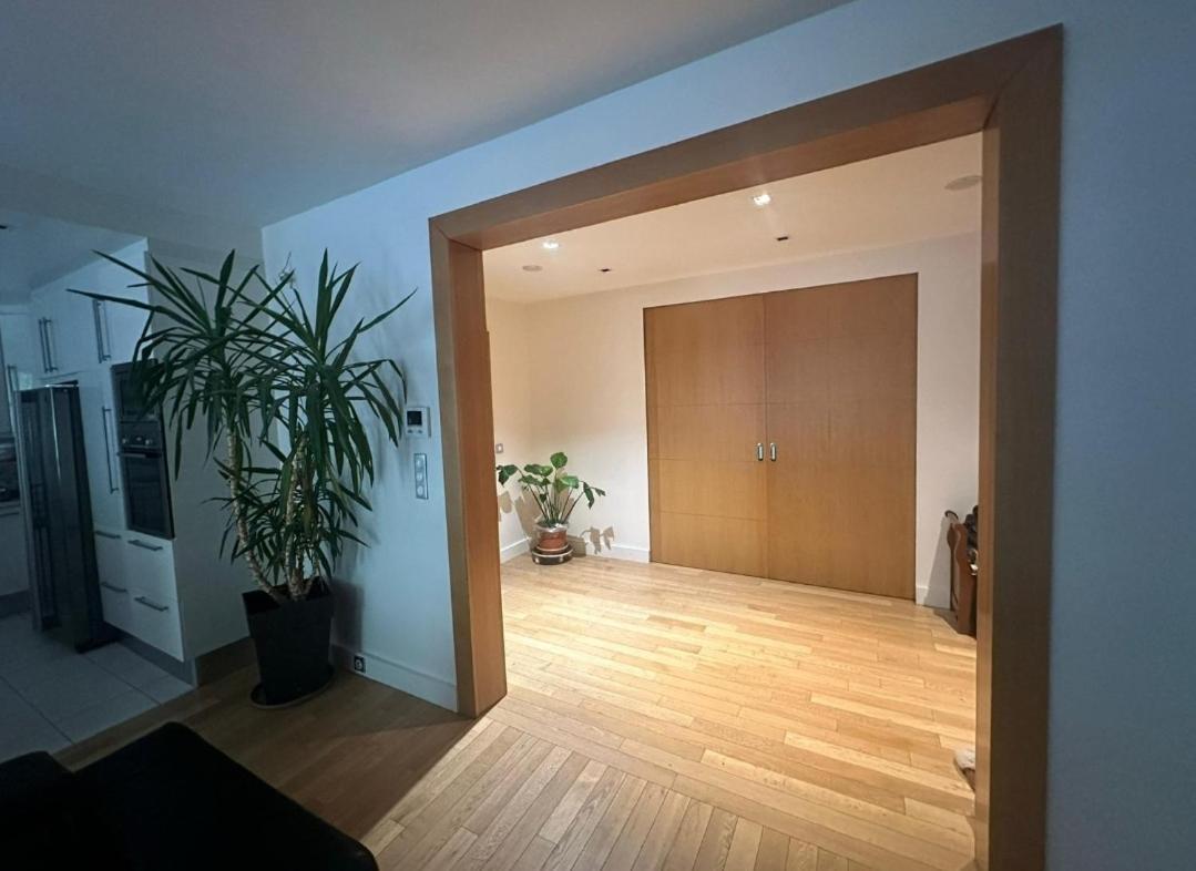 Apparemment Apartment Paris