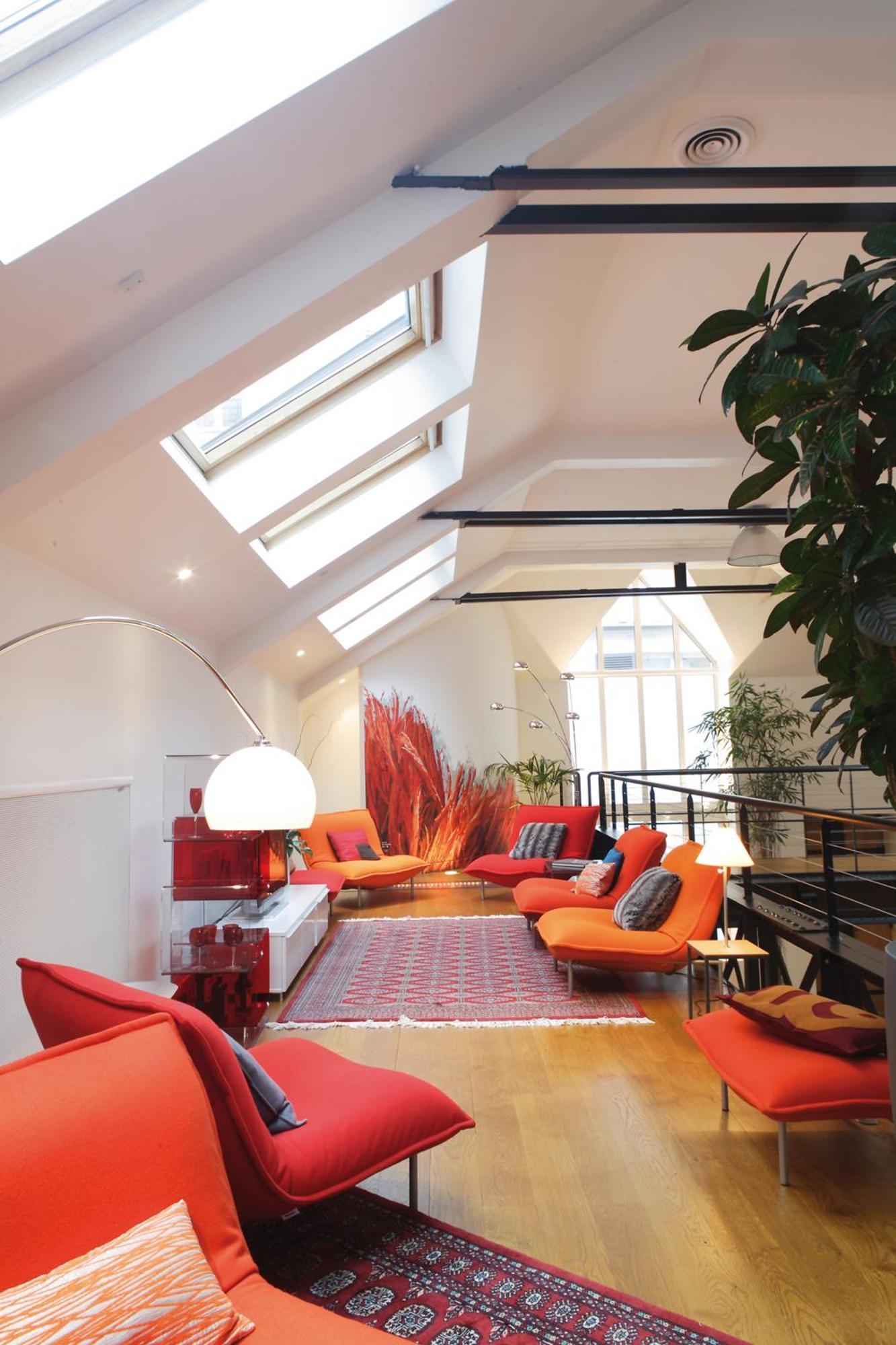 Luxury Two-story Designer Loft In Epicenter - Bright And Spacious Apartment