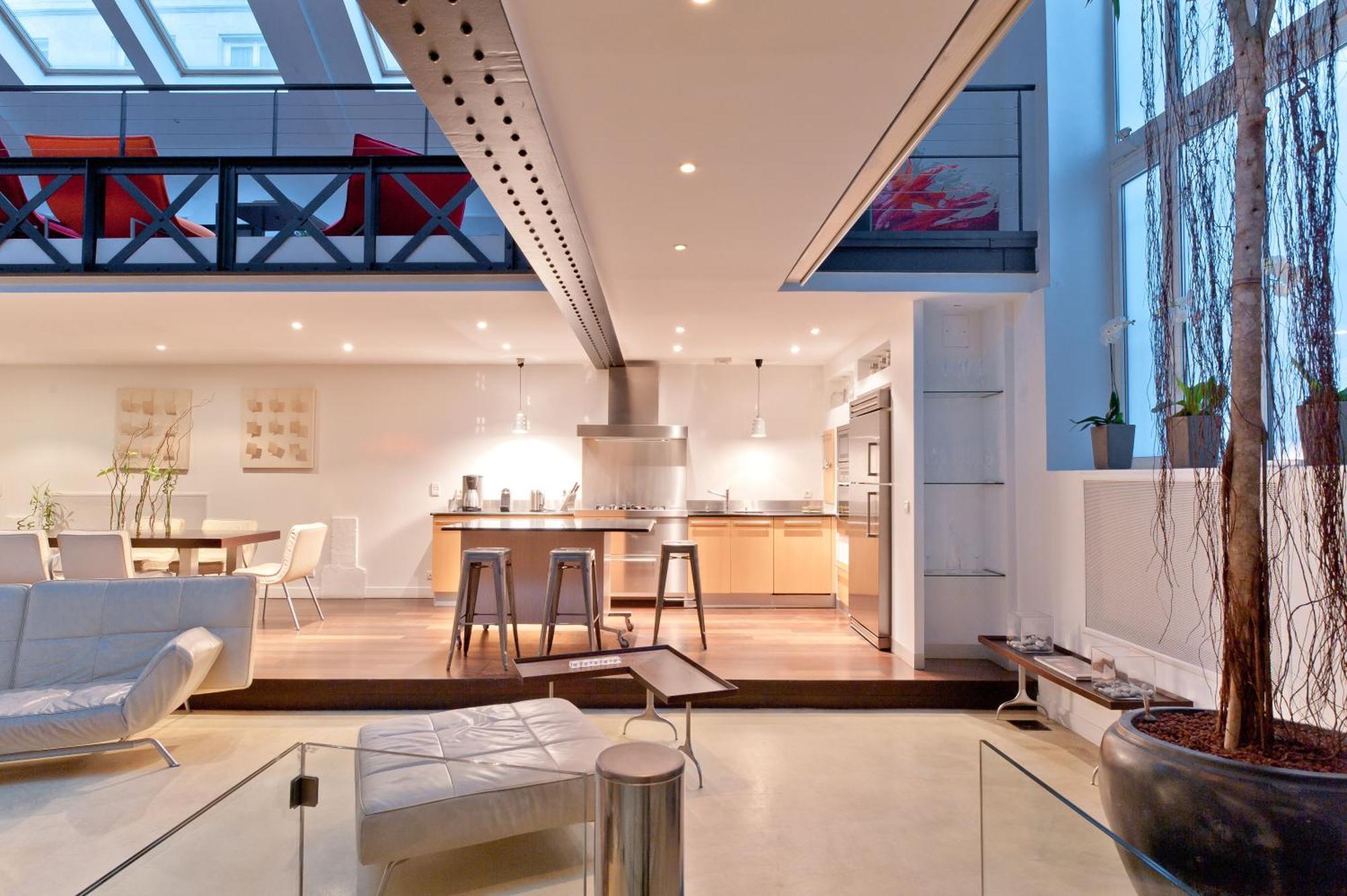 Apartment Luxury Two-story Designer Loft In Epicenter - Bright And Spacious
