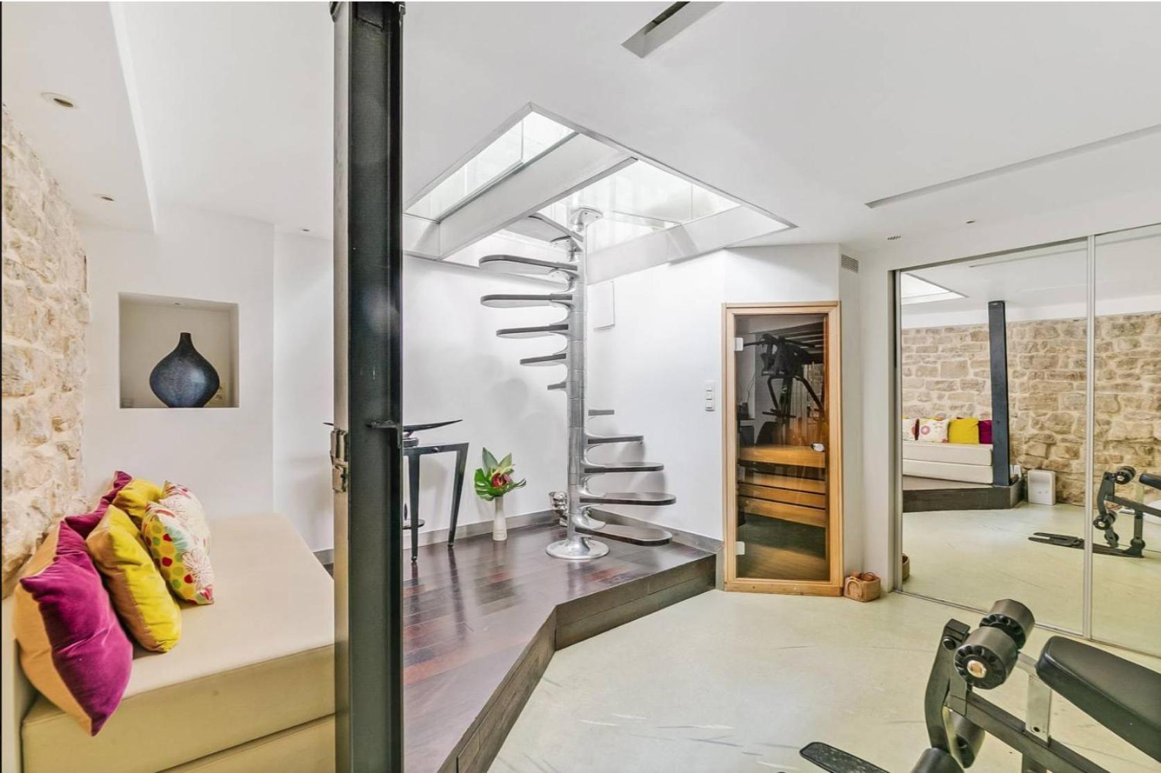 Luxury Two-story Designer Loft In Epicenter - Bright And Spacious Apartment
