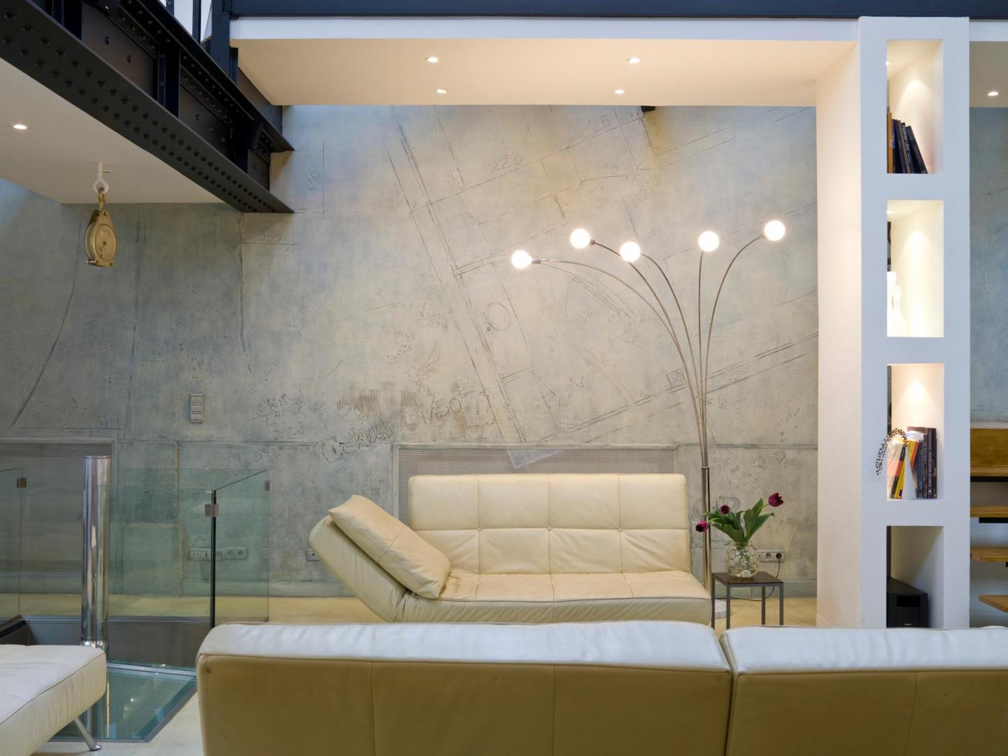 Luxury Two-story Designer Loft In Epicenter - Bright And Spacious
