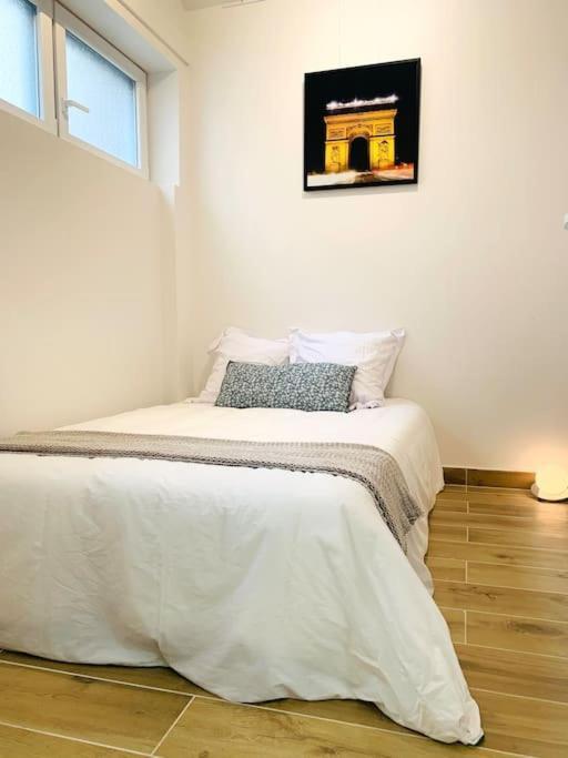 House - 2 Bedrooms - Champs-elysees Apartment *