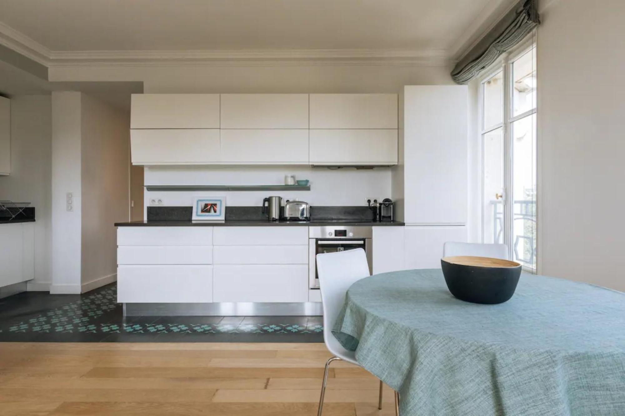 Apartment Central&spacious 2bd For 4 In Champs Elysees Paris