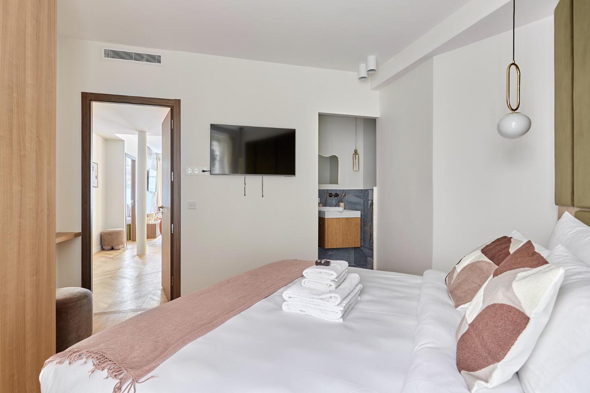 Apartment Exceptional 3 Bedrooms Heart Of By Prestige Paris