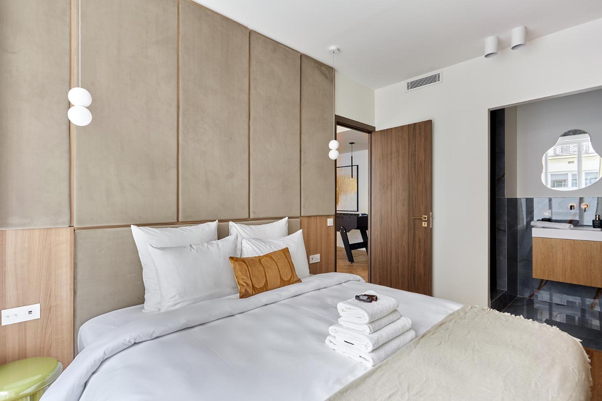 Exceptional 3 Bedrooms Heart Of By Prestige Paris