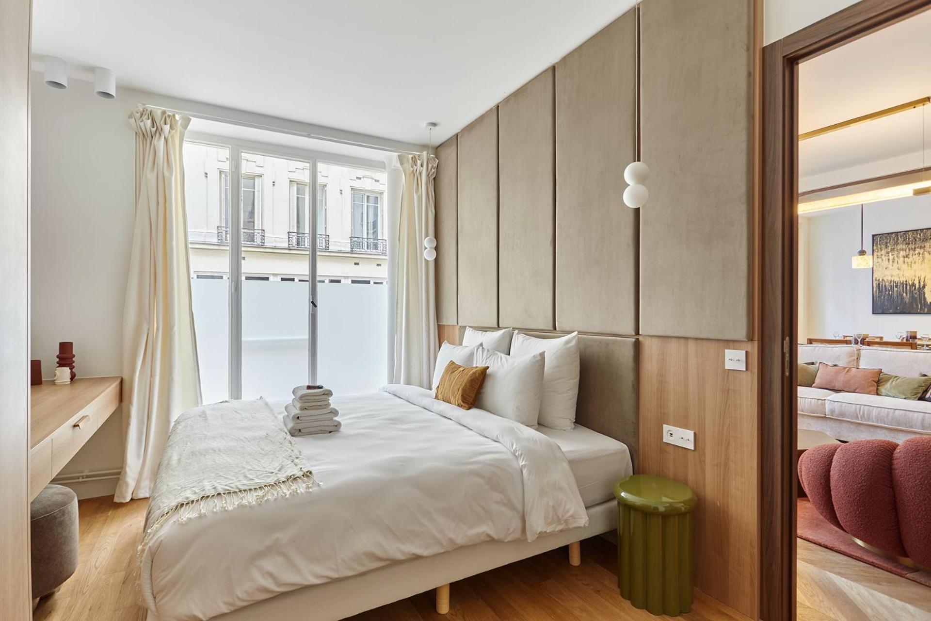 Exceptional 3 Bedrooms Heart Of By Prestige Apartment *
