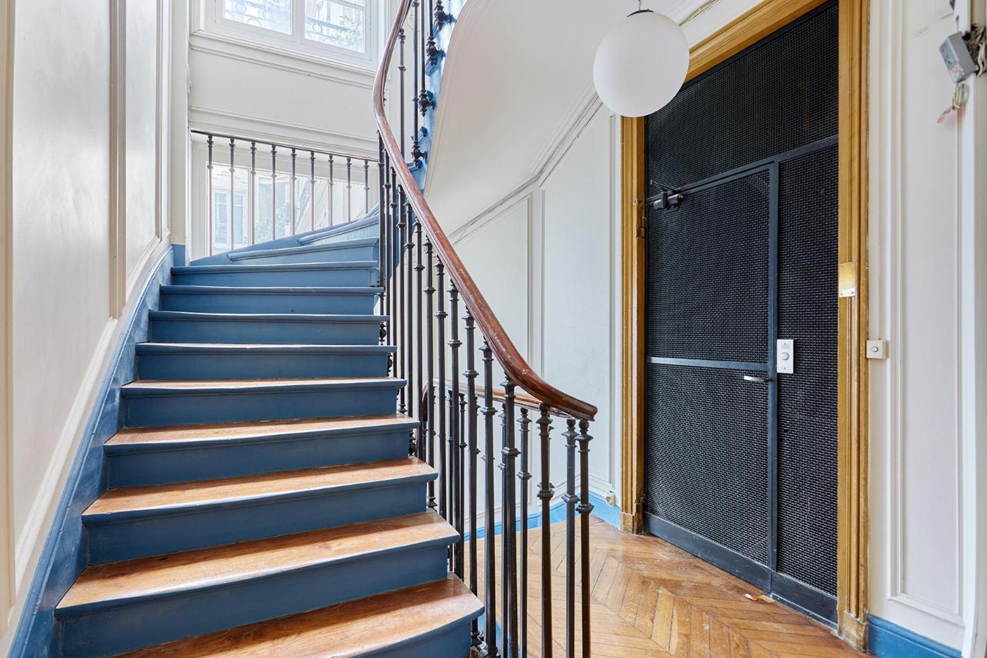 Exceptional 3 Bedrooms Heart Of By Prestige Apartment *