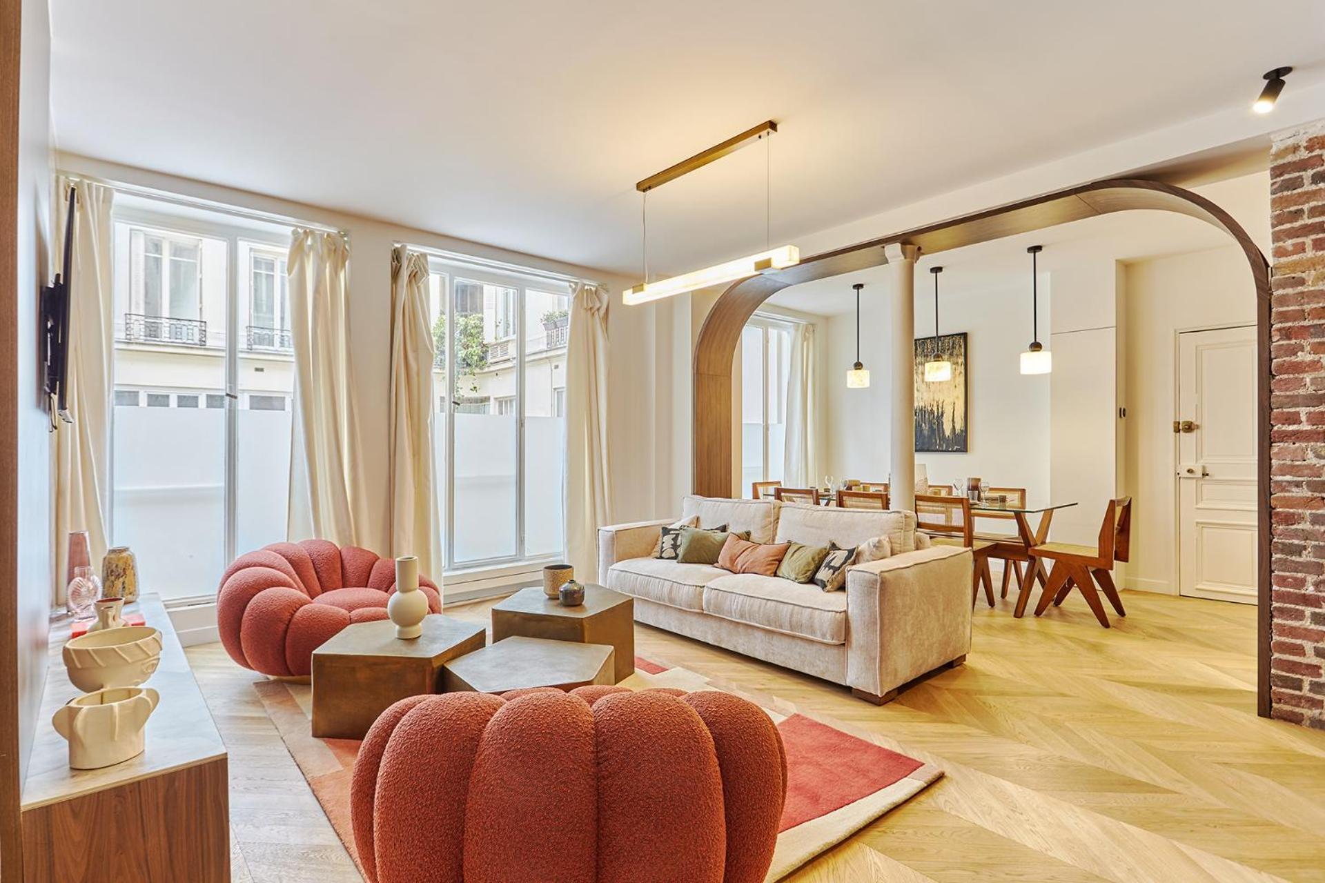 Exceptional 3 Bedrooms Heart Of By Prestige Apartment *