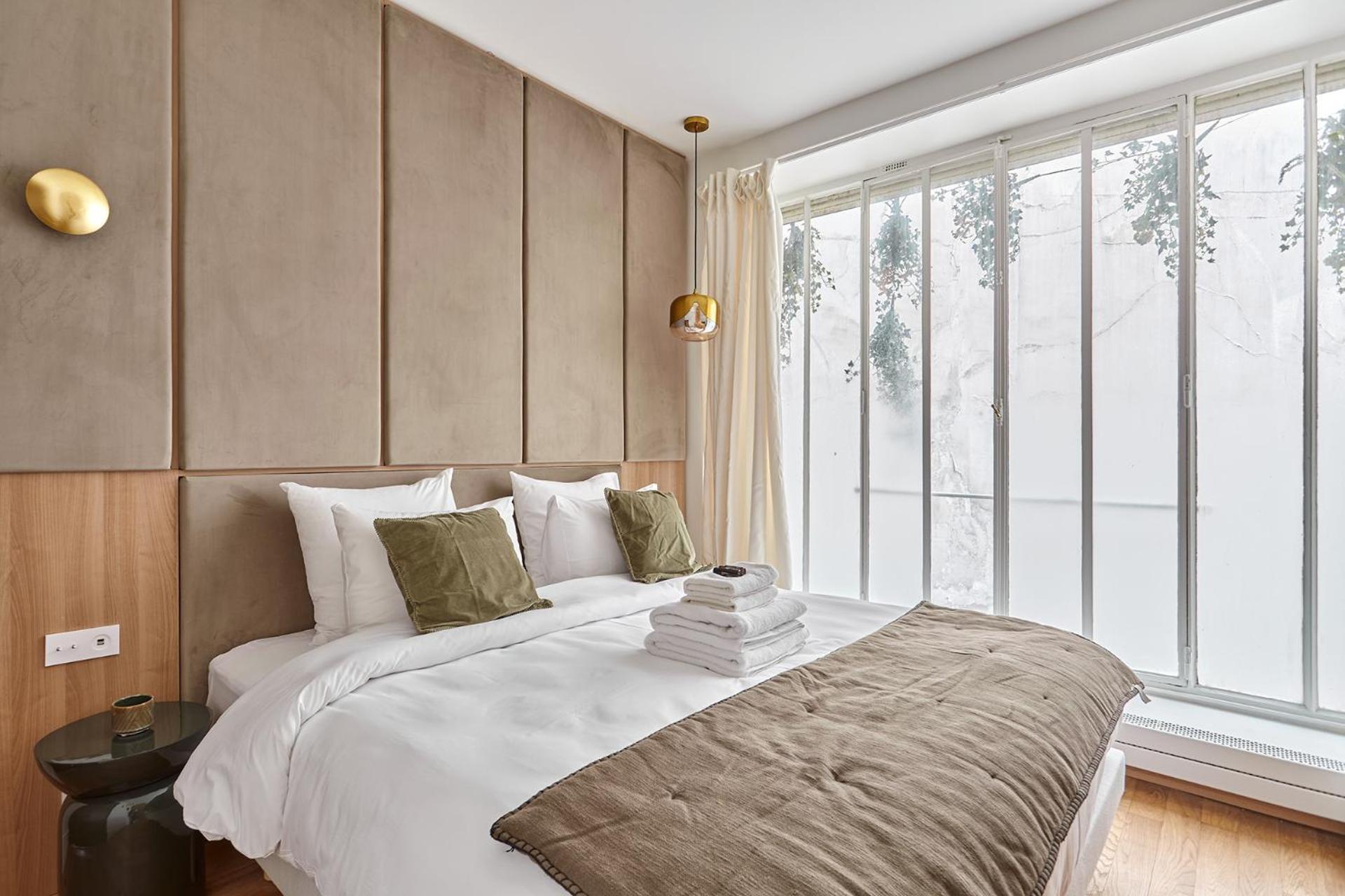 Exceptional 3 Bedrooms Heart Of By Prestige * Paris