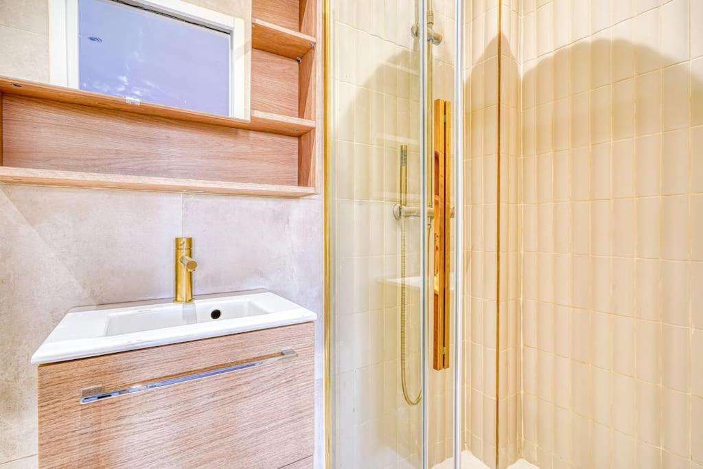Rose Monceau Avec Sauna - Iv