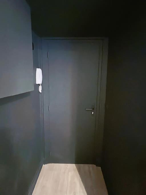 Fully Renovated For 2 Apartment *