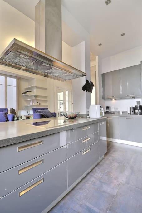 Luxury 3 Bedrooms Near Champs Elysees * Paris