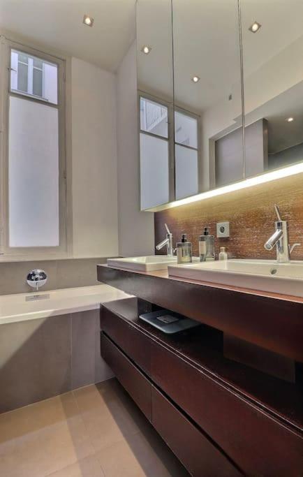 Luxury 3 Bedrooms Near Champs Elysees Apartment