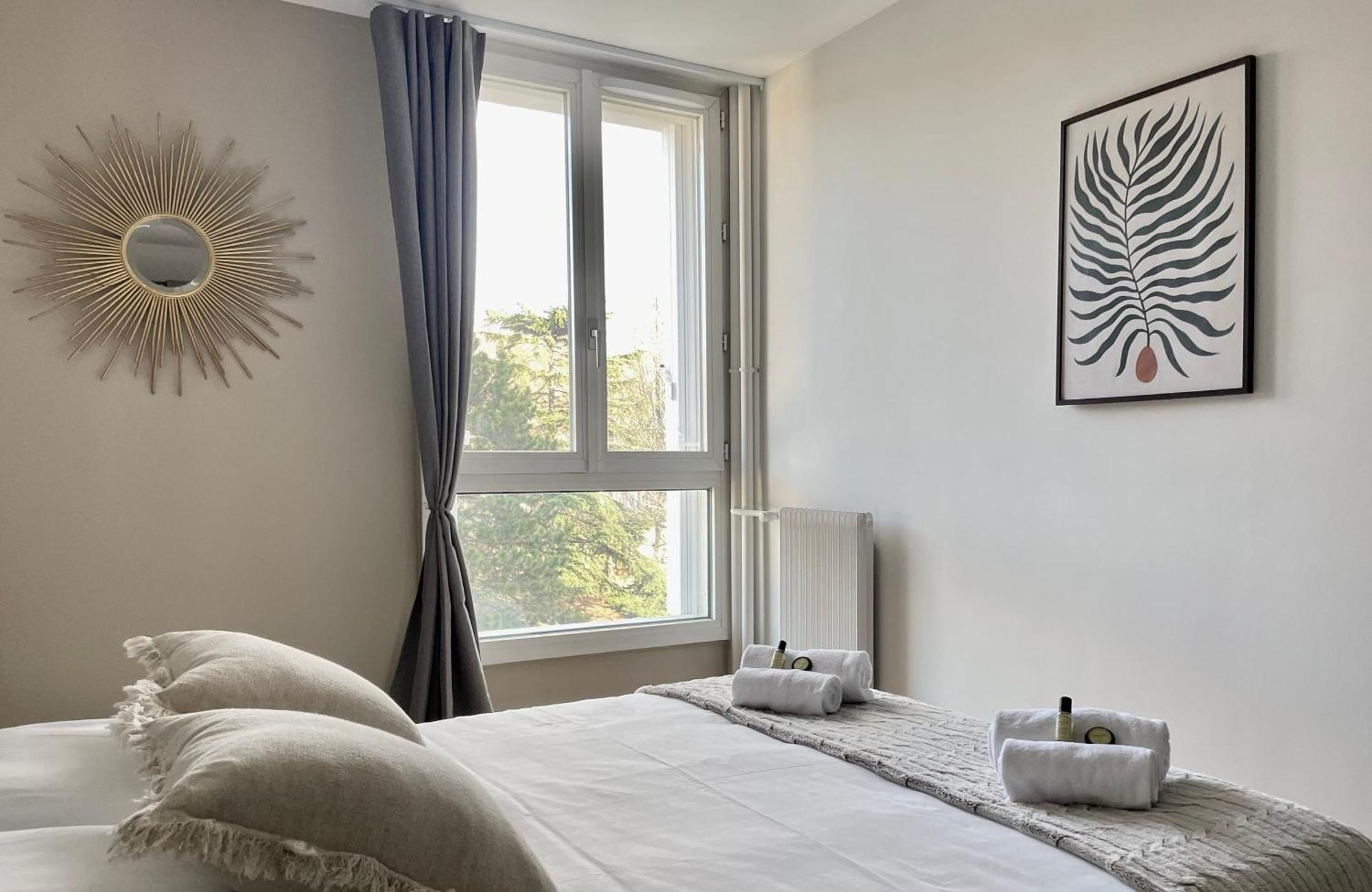 Luxurious & Spacious Flat In Apartment *