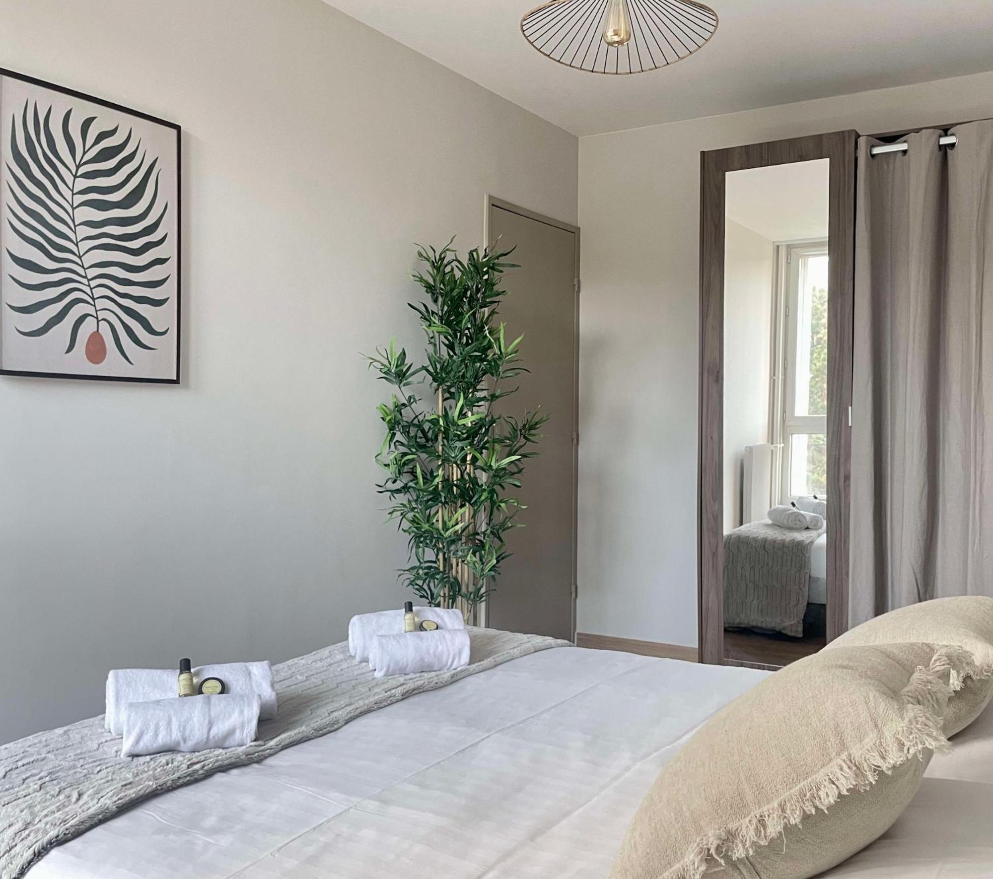 Luxurious & Spacious Flat In