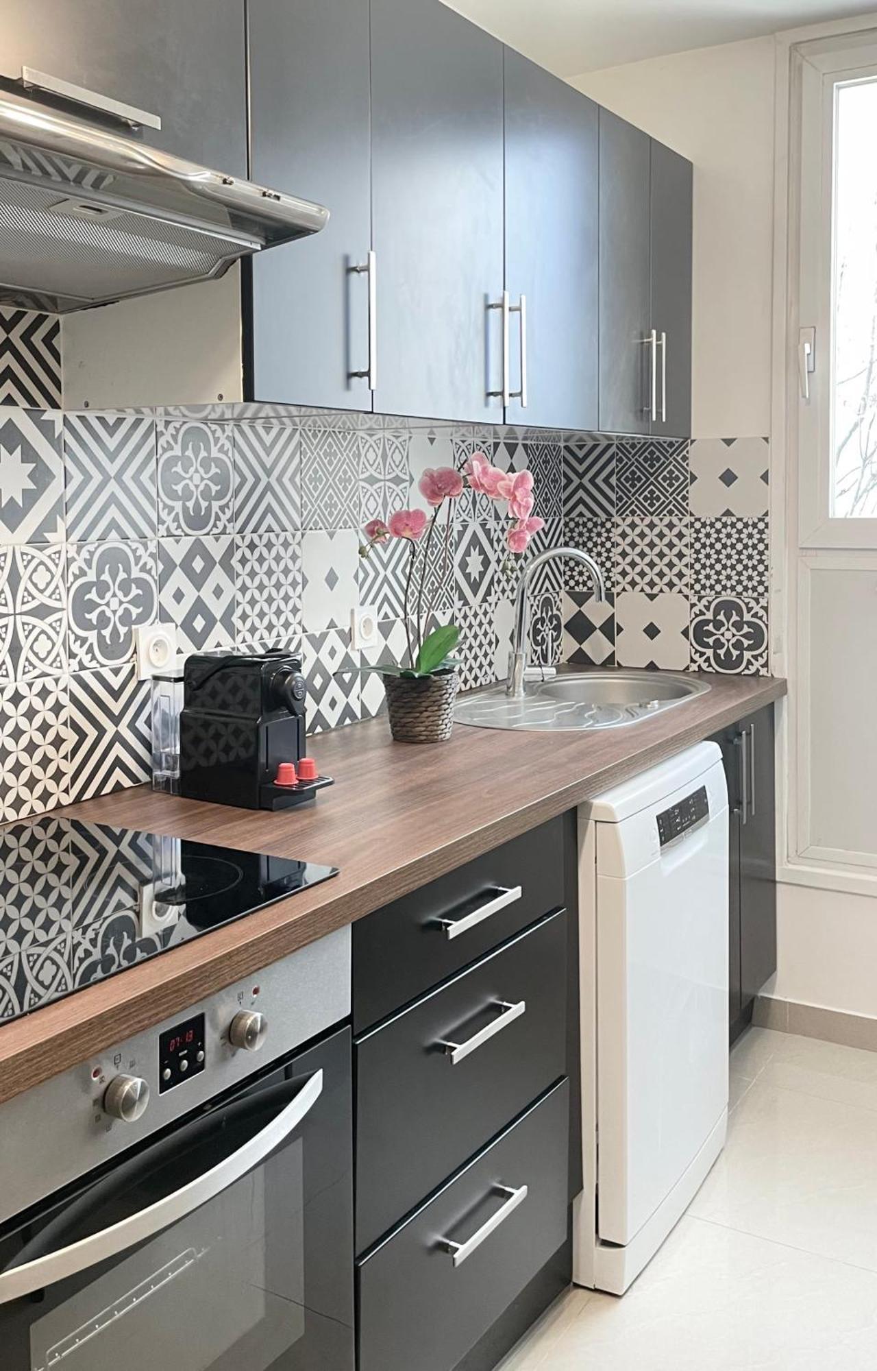 Luxurious & Spacious Flat In