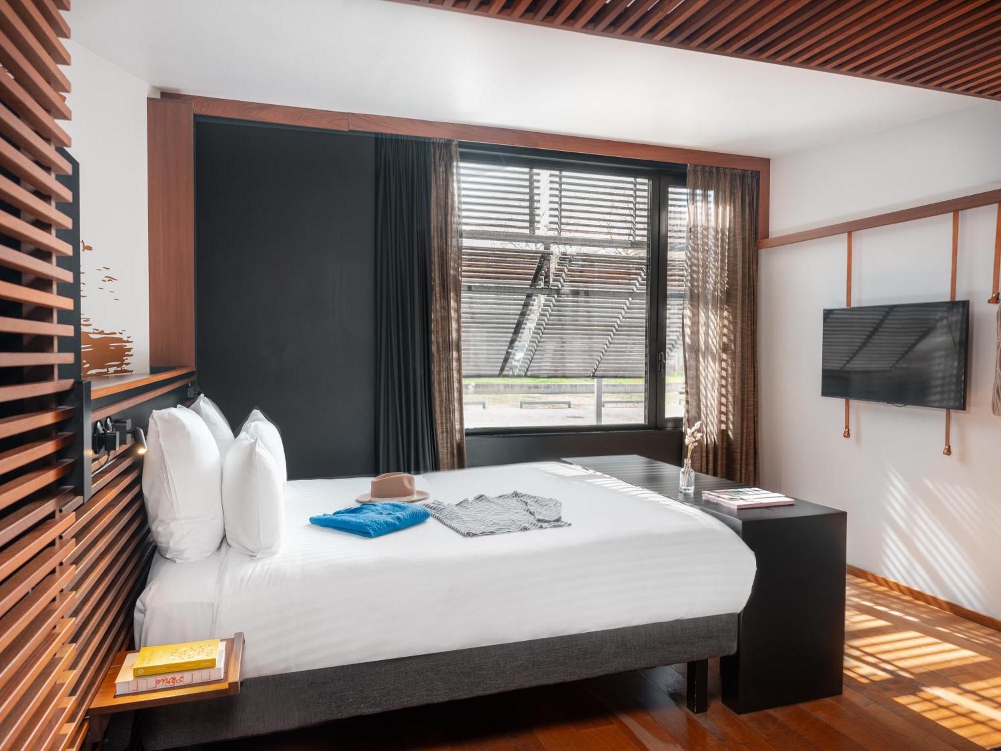 Off Seine Hotel Paris