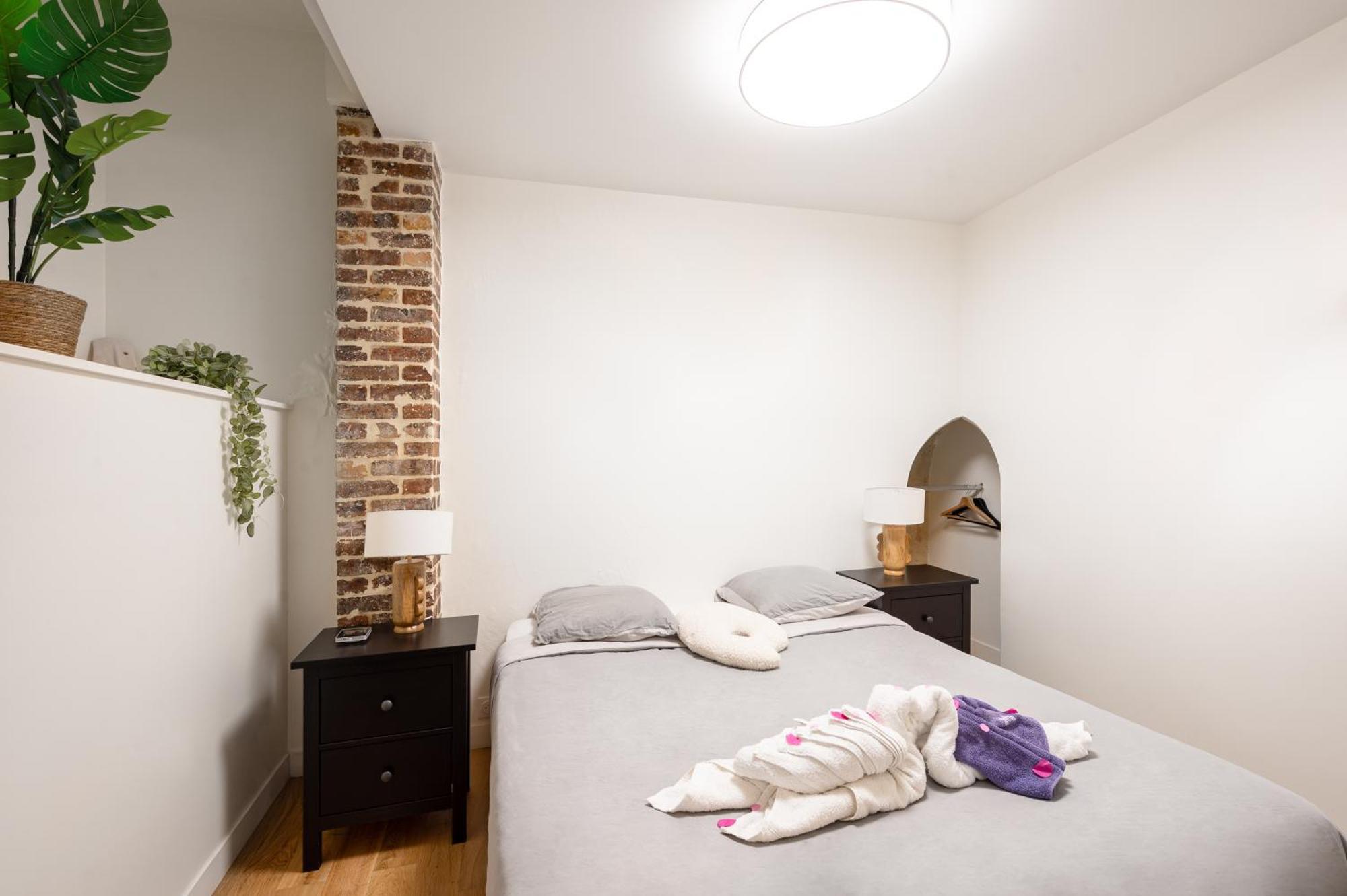Part Of Saint-germain-des Pres / 3 Bedrooms * Paris