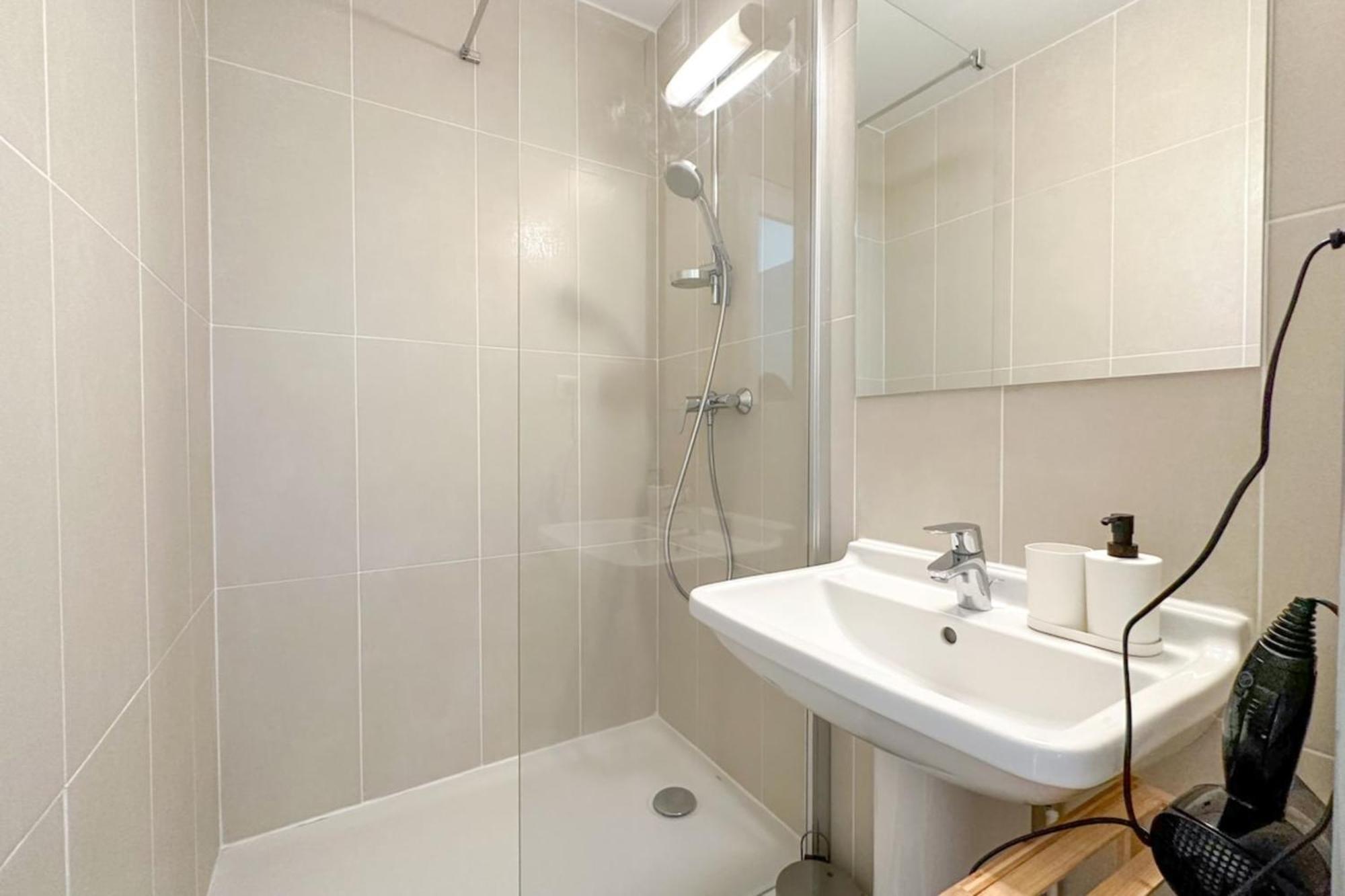 Flexliving - Whole - Lourmel Apartment