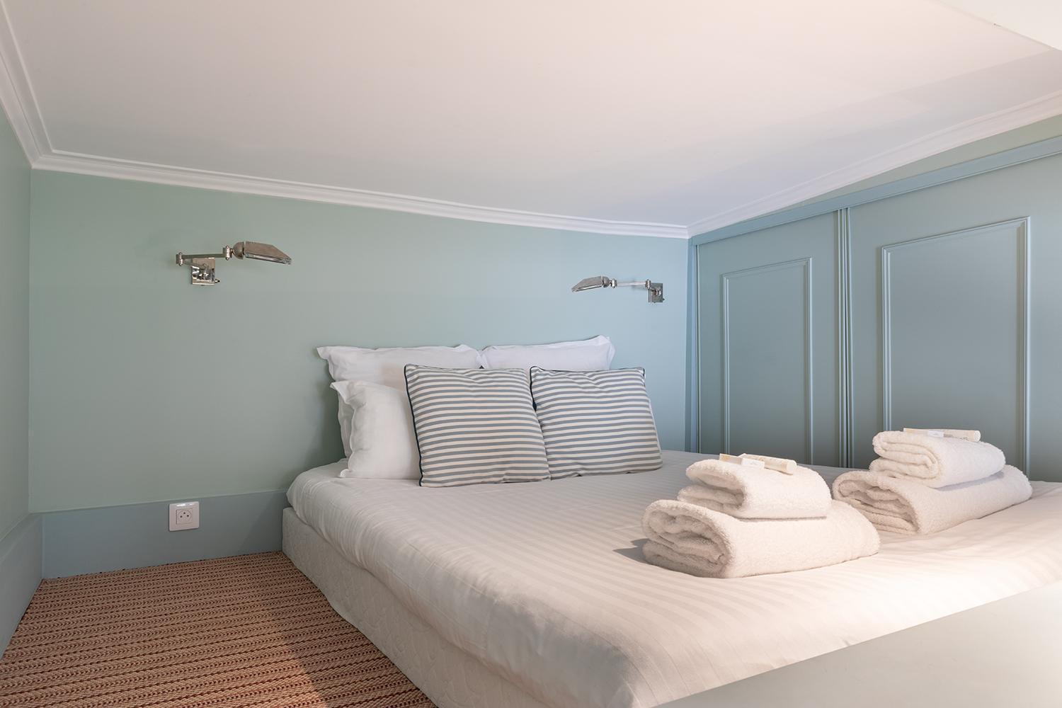 Pick A Flat's In Saint-germain Des Pres - Rue Paul Louis Courier