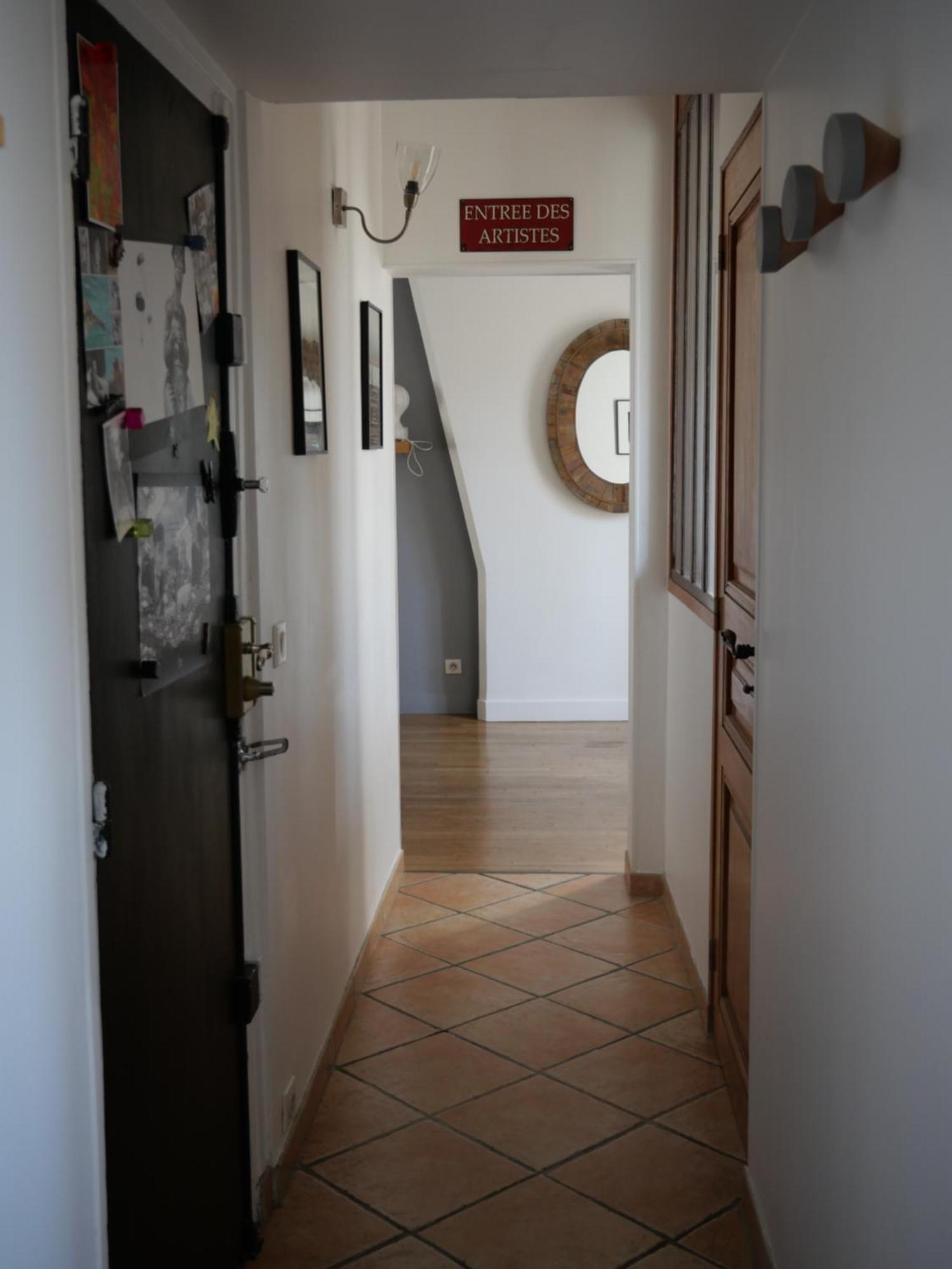Amazing 1 Bedroom At Abbesses Apartment Paris