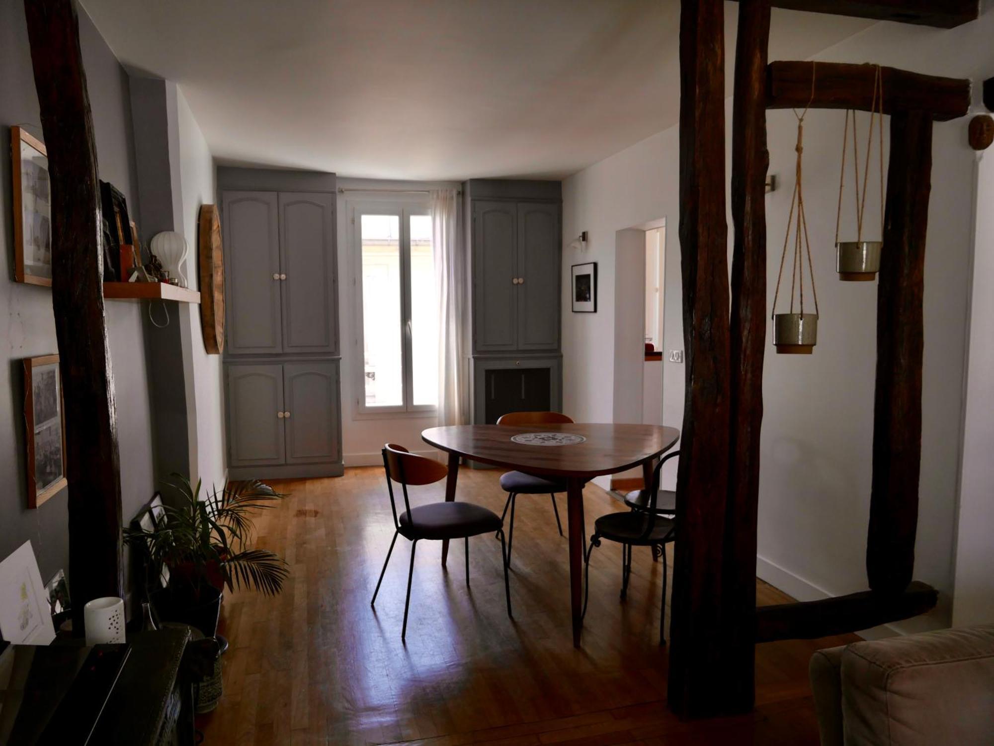 Amazing 1 Bedroom At Abbesses Apartment Paris