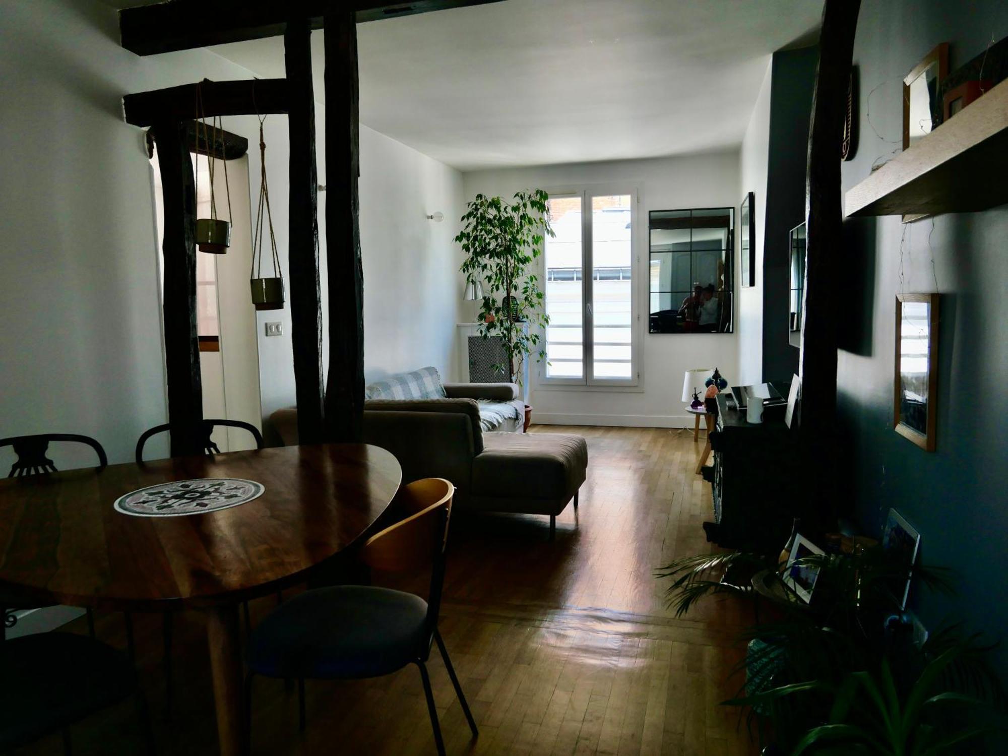Amazing 1 Bedroom At Abbesses Paris
