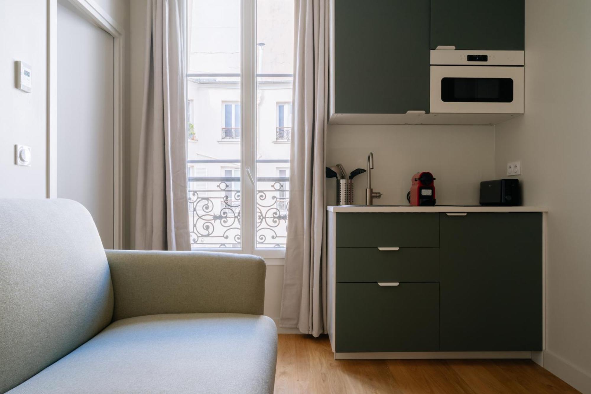 Stunning 1 Bedroom In Apartment *