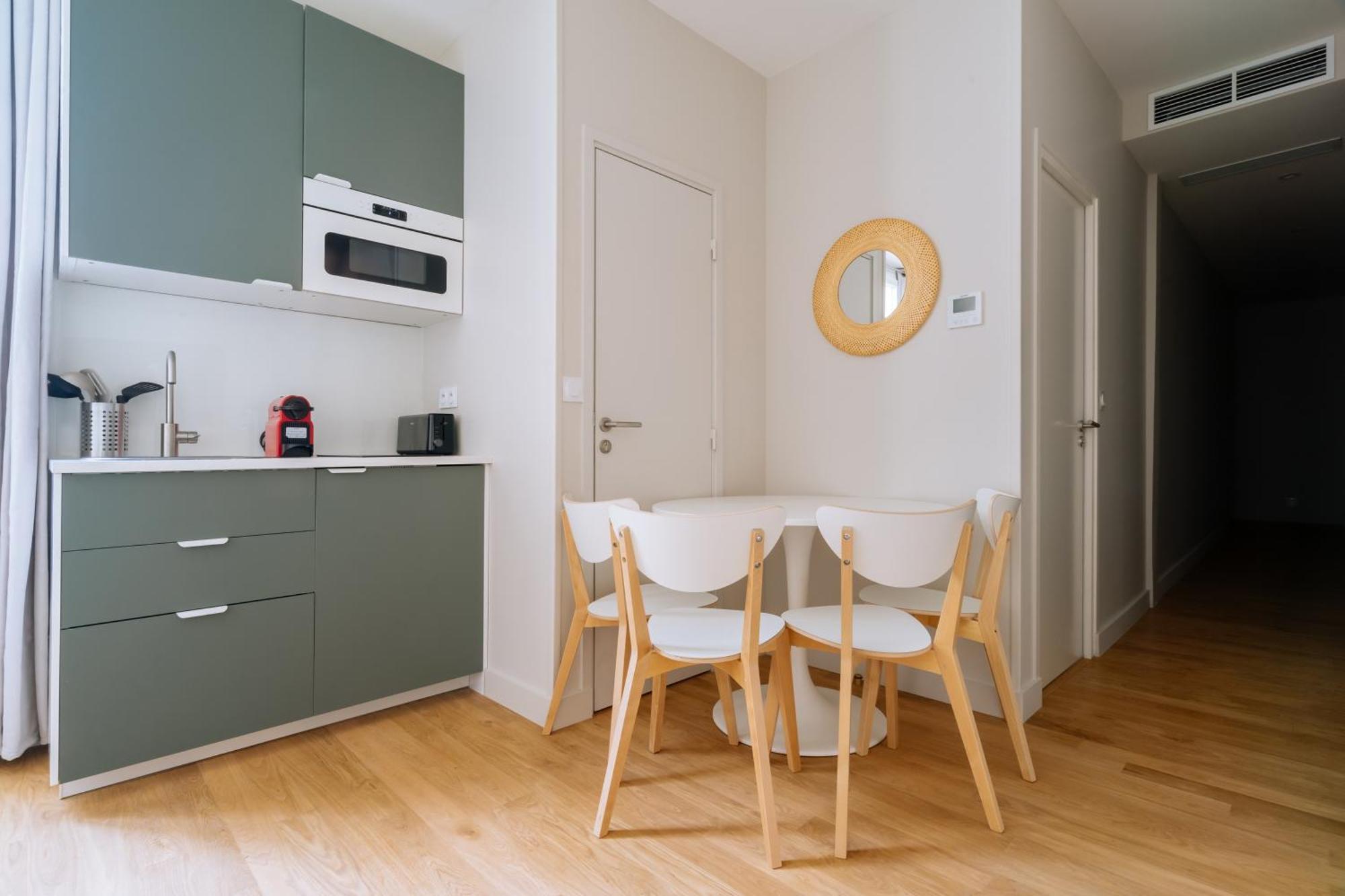 Stunning 1 Bedroom In *