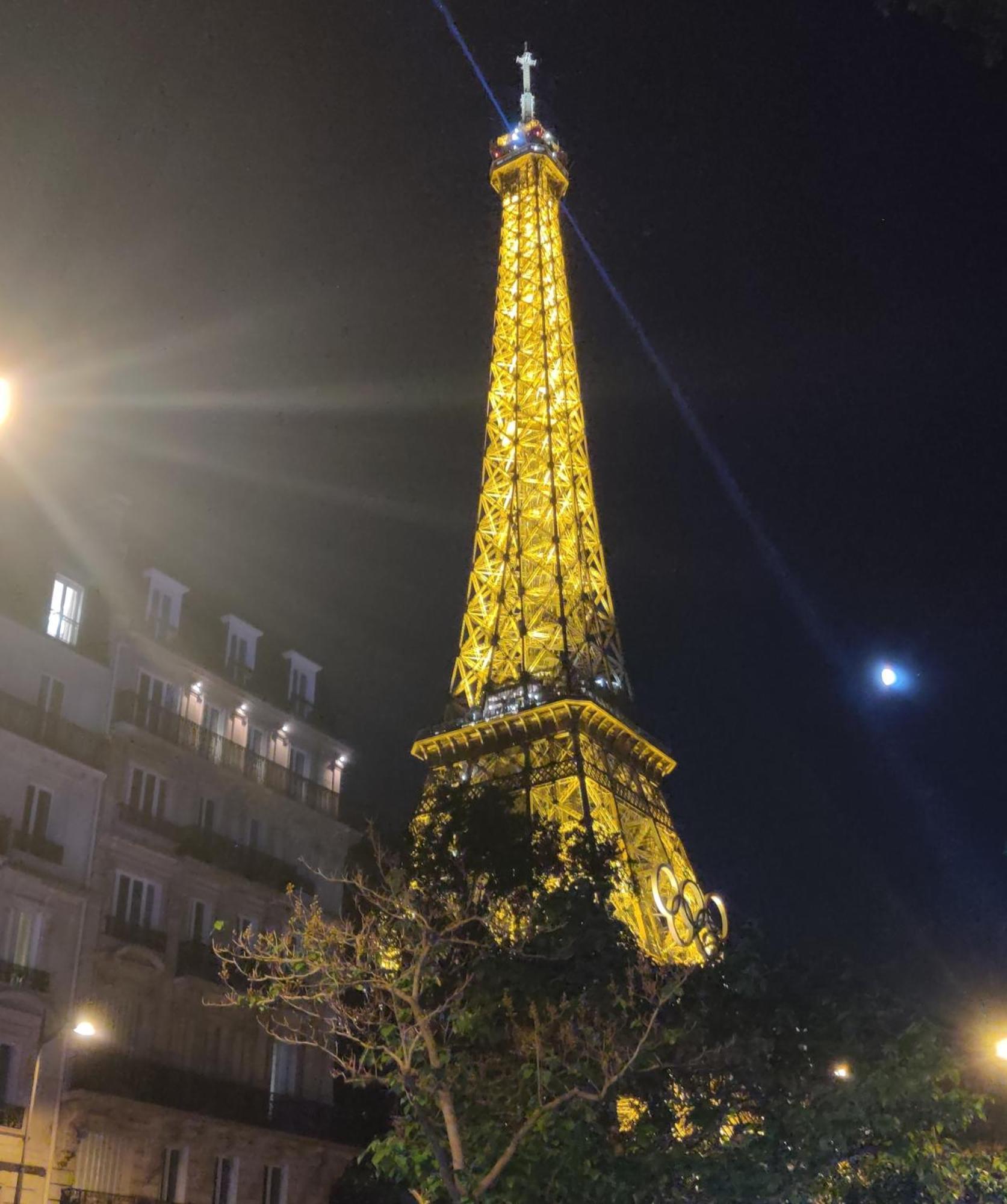 Séjour chez l'habitant Eiffel Edge Escape 30 M From Eiffel Tower Paris