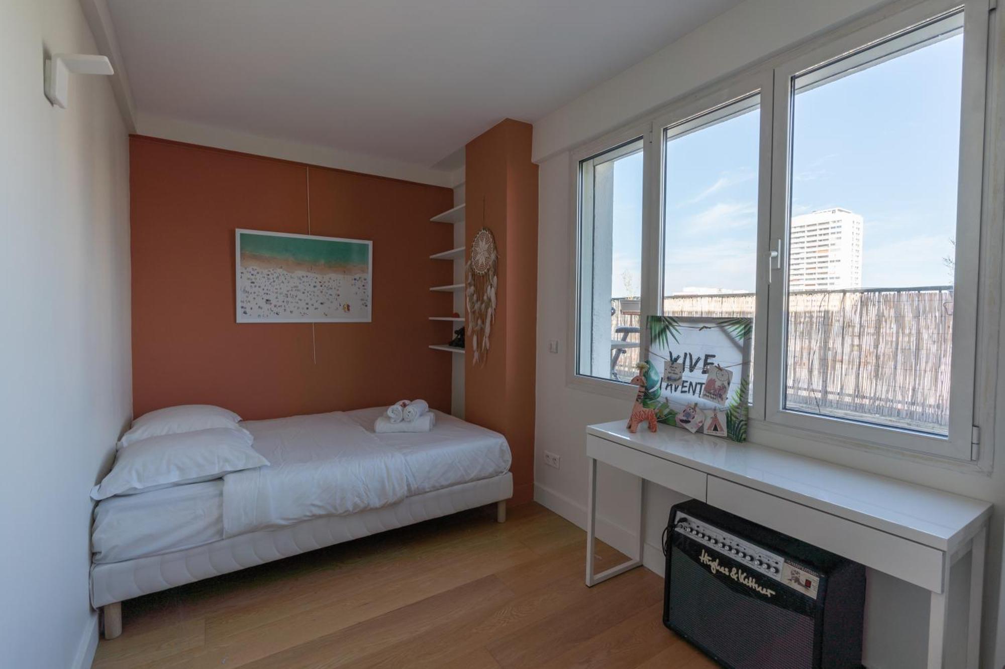 Breathtaking 2bd Roof-top Patio 19e! *