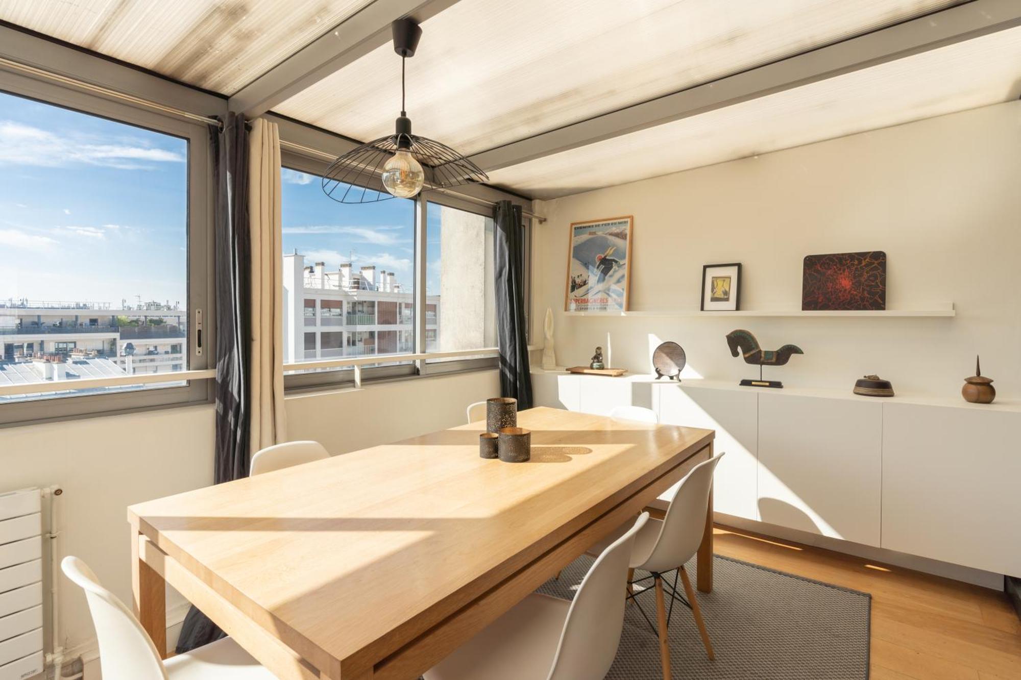 Breathtaking 2bd Roof-top Patio 19e! * Paris