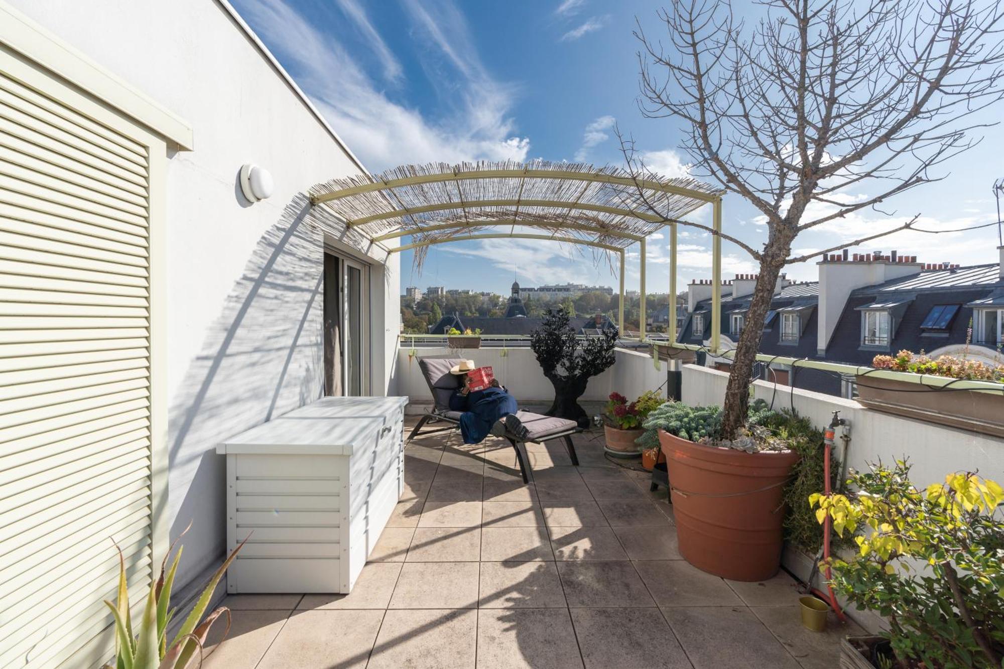 Breathtaking 2bd Roof-top Patio 19e! *