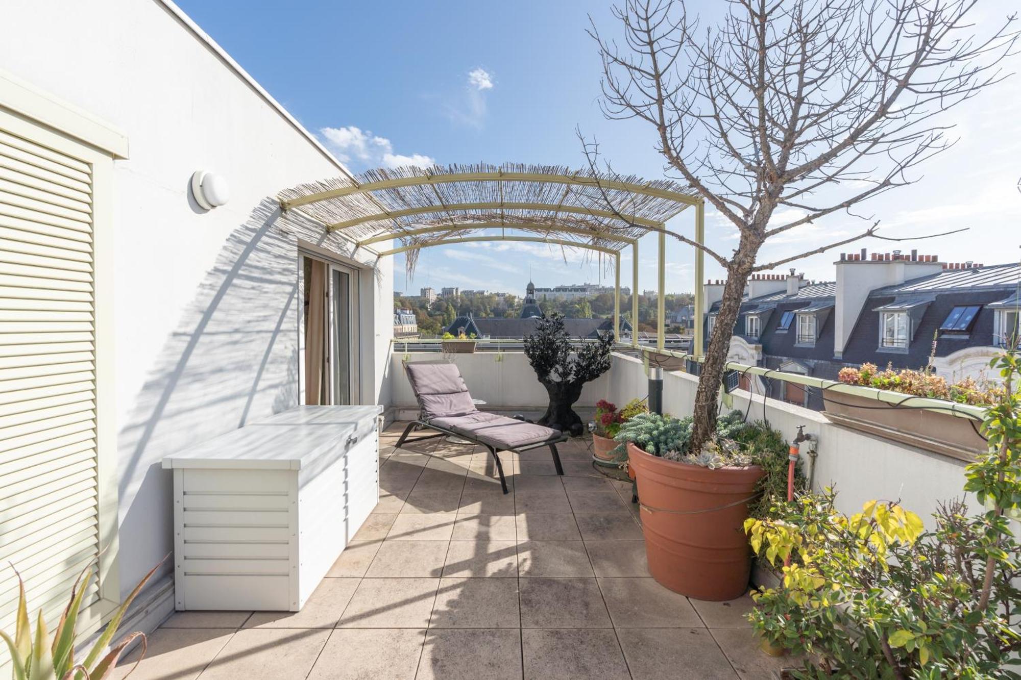 Breathtaking 2bd Roof-top Patio 19e! * Paris