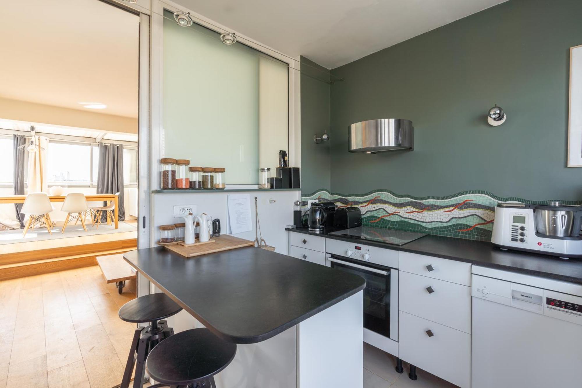 Breathtaking 2bd Roof-top Patio 19e!