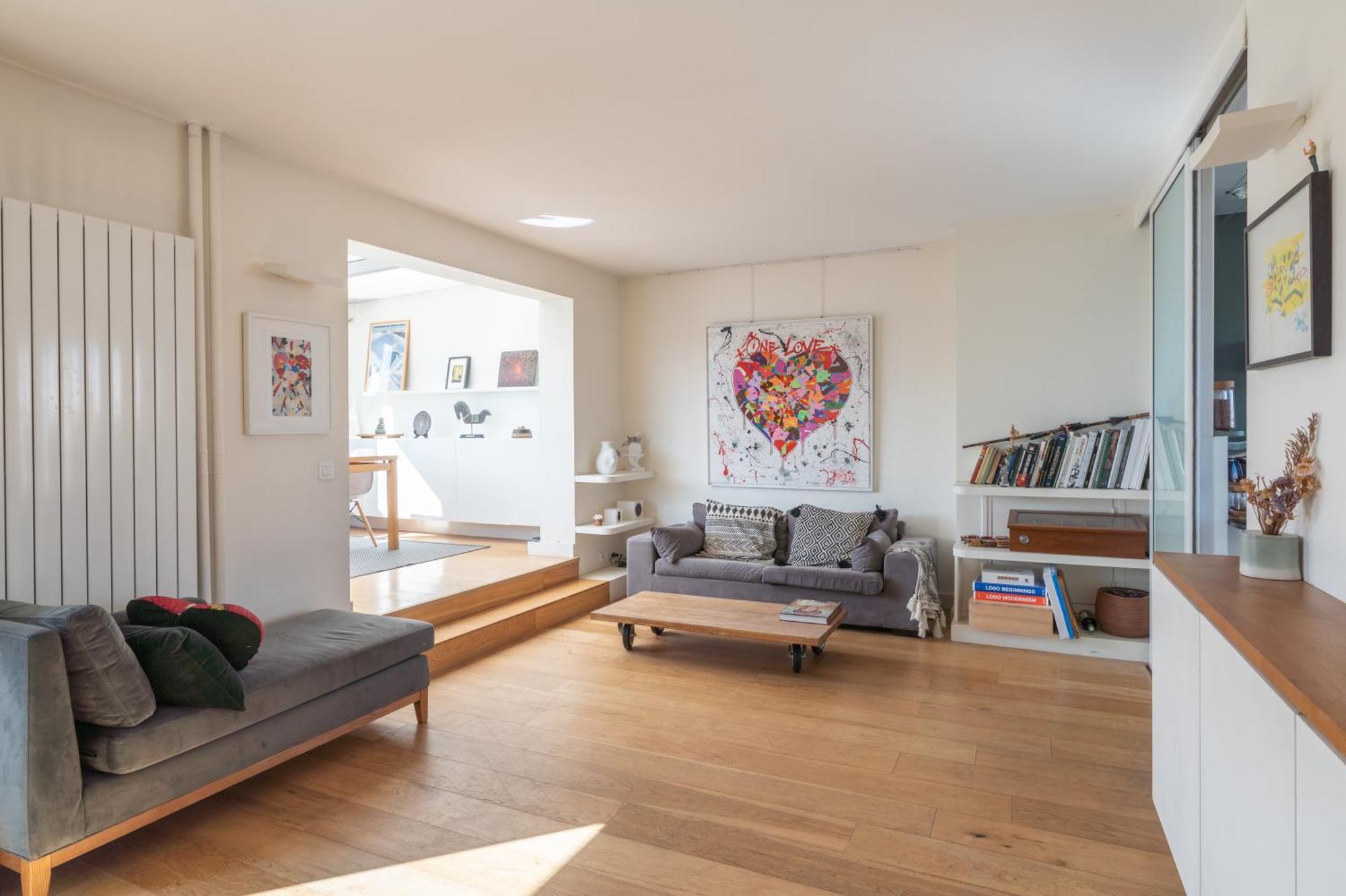 Breathtaking 2bd Roof-top Patio 19e! Paris