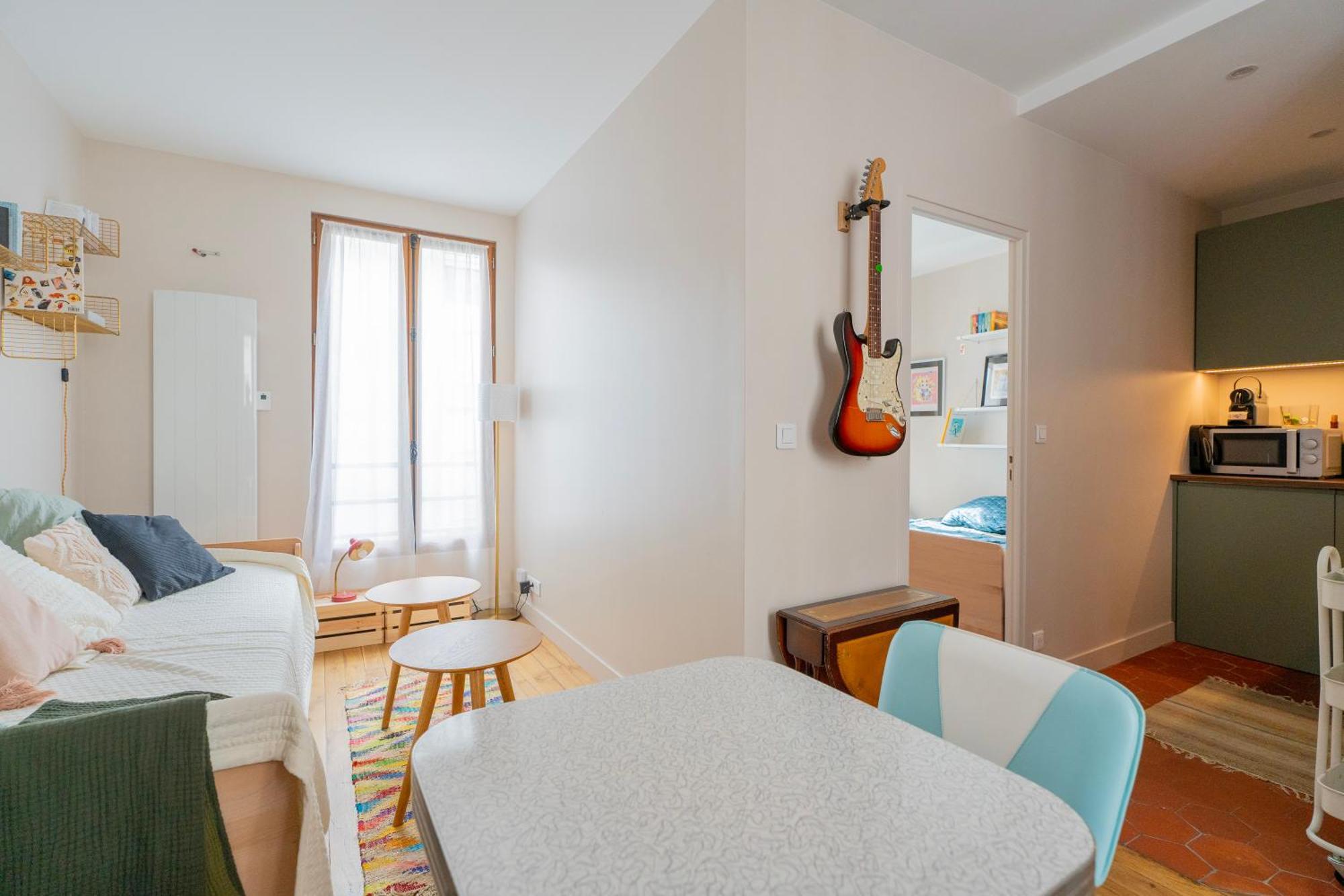 Apartment In Canal Saint Martin